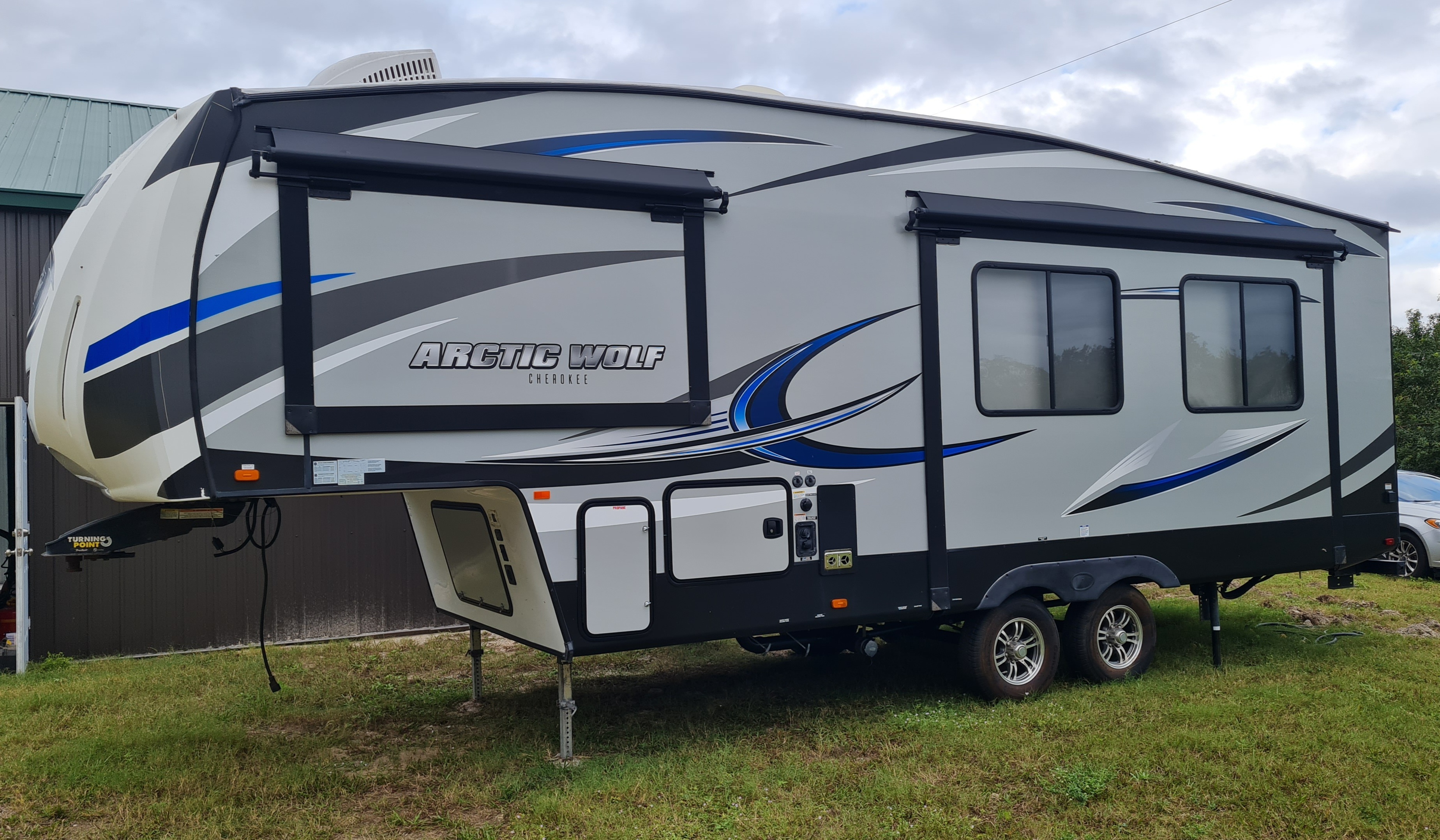 2019 Forest River CHEROKEE ARCTIC WOLF 255DRL4 RV