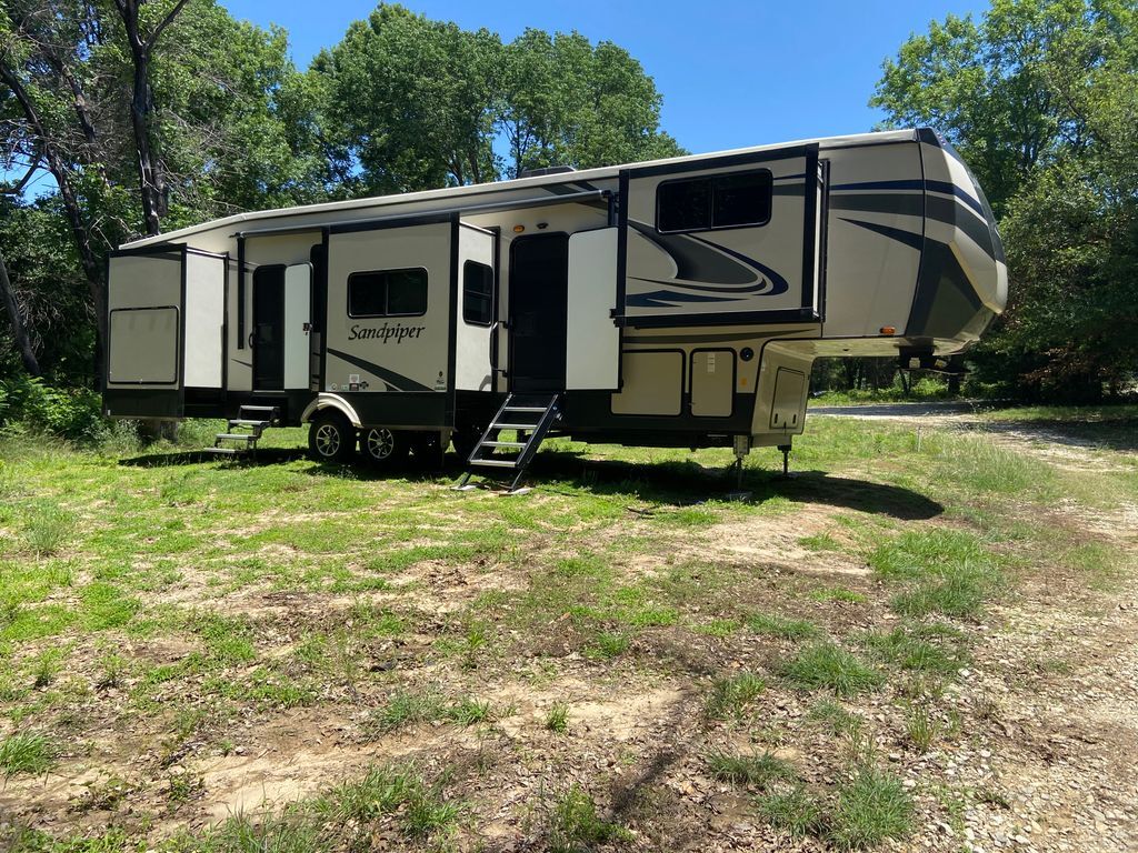 2021 Forest River Sandpiper 38FKOK in crowley TX