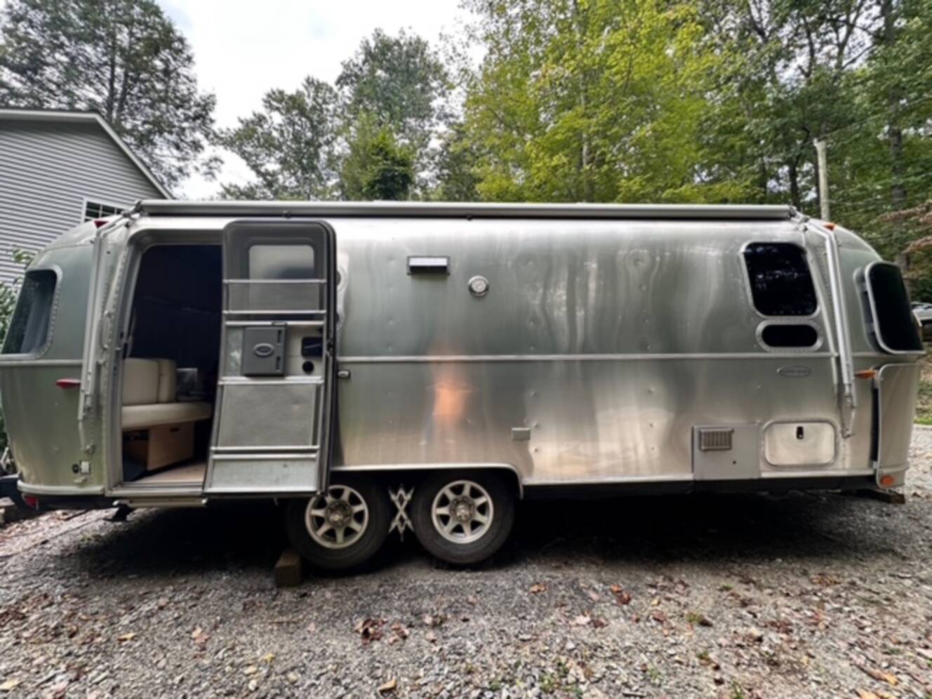 A photo of this 2019 Airstream FLYING CLOUD 23FB QUEEN