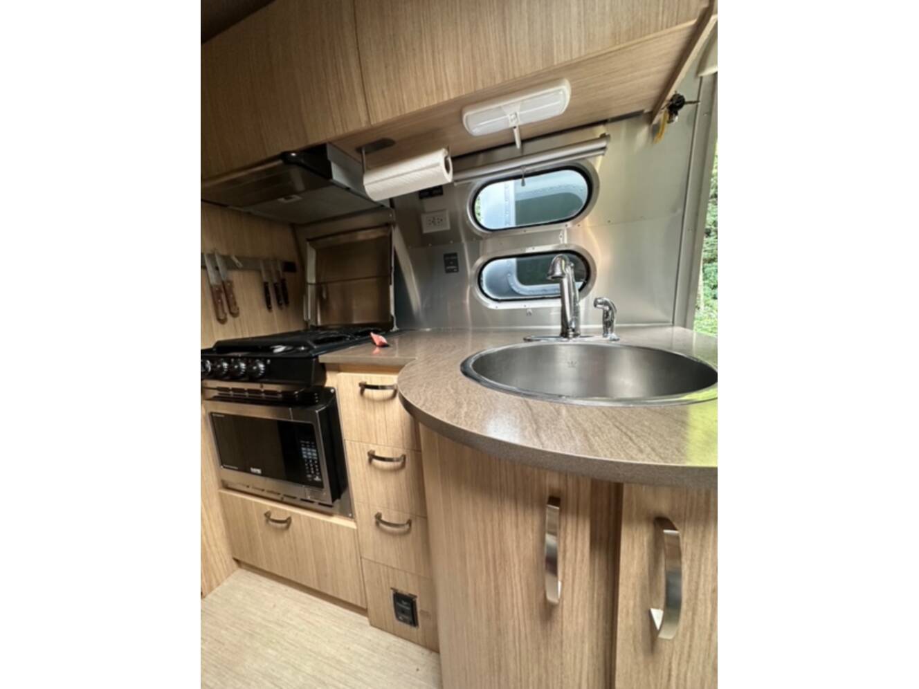 A photo of this 2019 Airstream FLYING CLOUD 23FB QUEEN