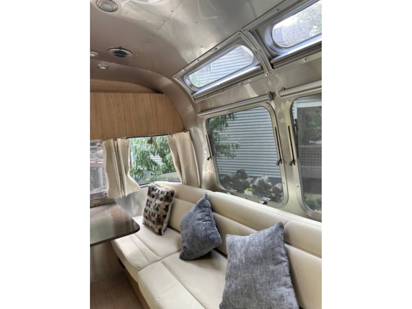 A photo of this 2019 Airstream FLYING CLOUD 23FB QUEEN