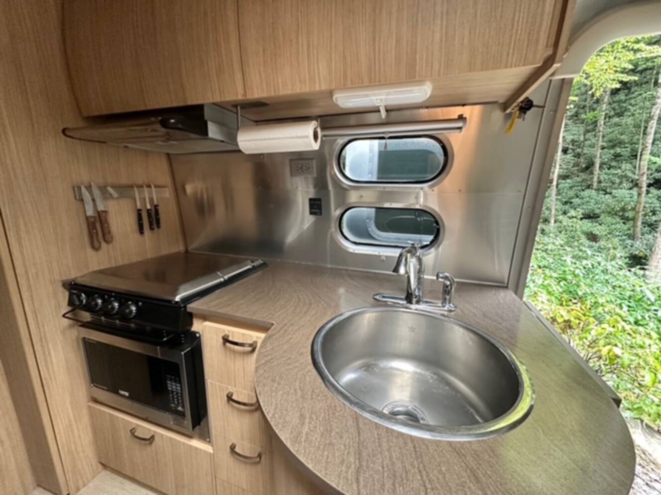 A photo of this 2019 Airstream FLYING CLOUD 23FB QUEEN