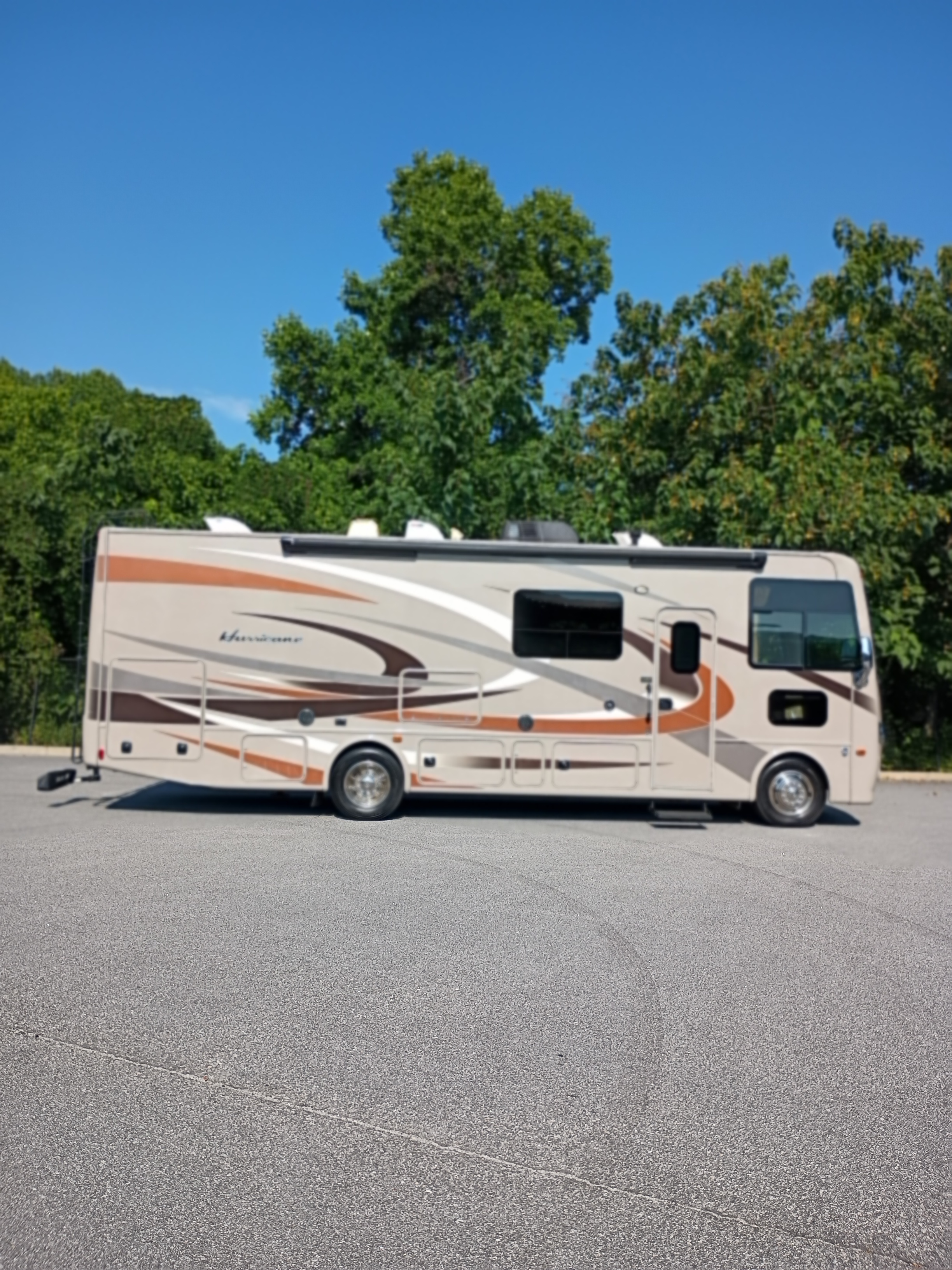 2016 Thor Motor Coach HURRICANE 29M in gainesville GA