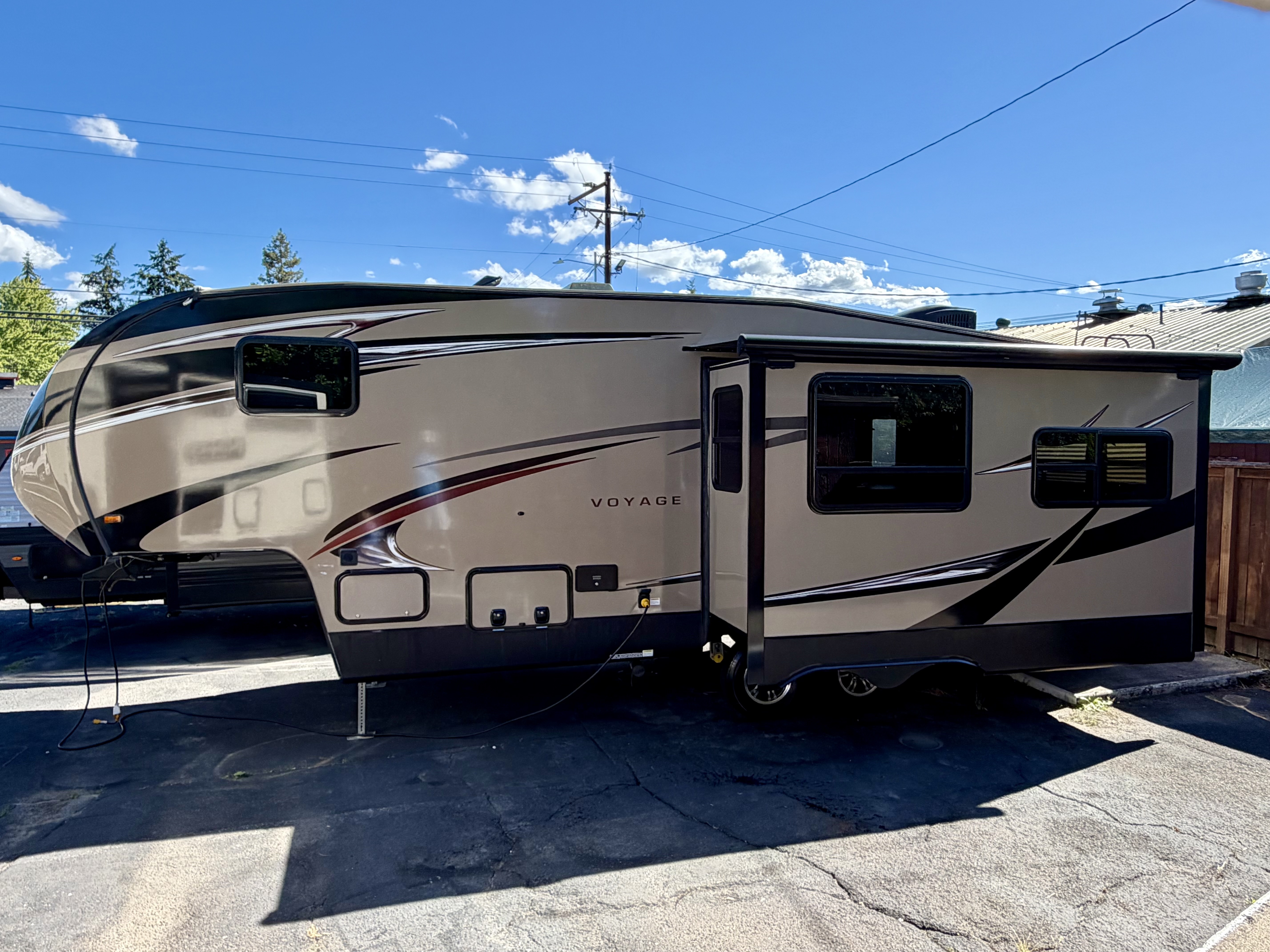 2016 Winnebago VOYAGE LITE 27RLS in beaverton OR