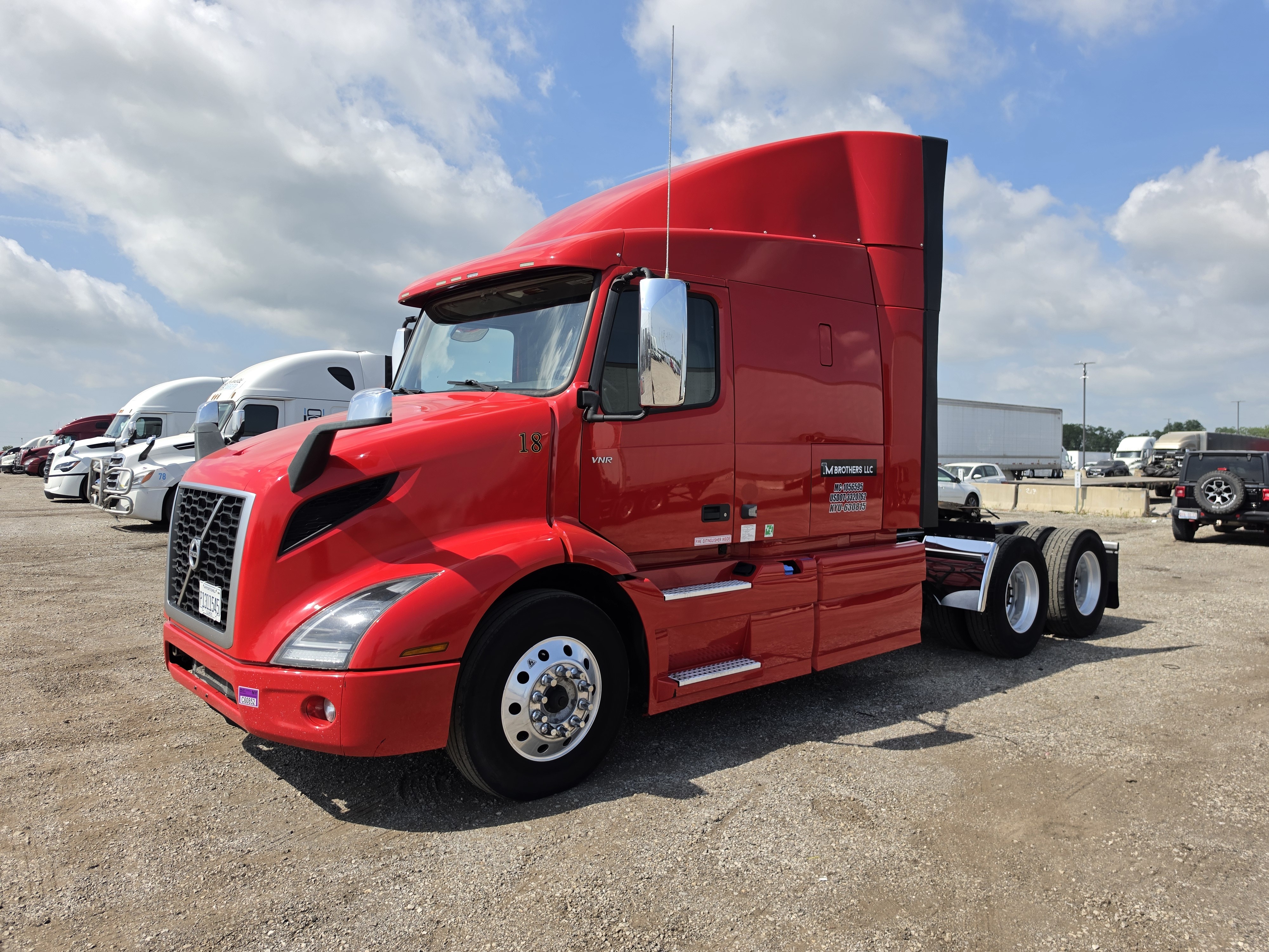 2022 VOLVO VNR64T640 in Elgin, IL
