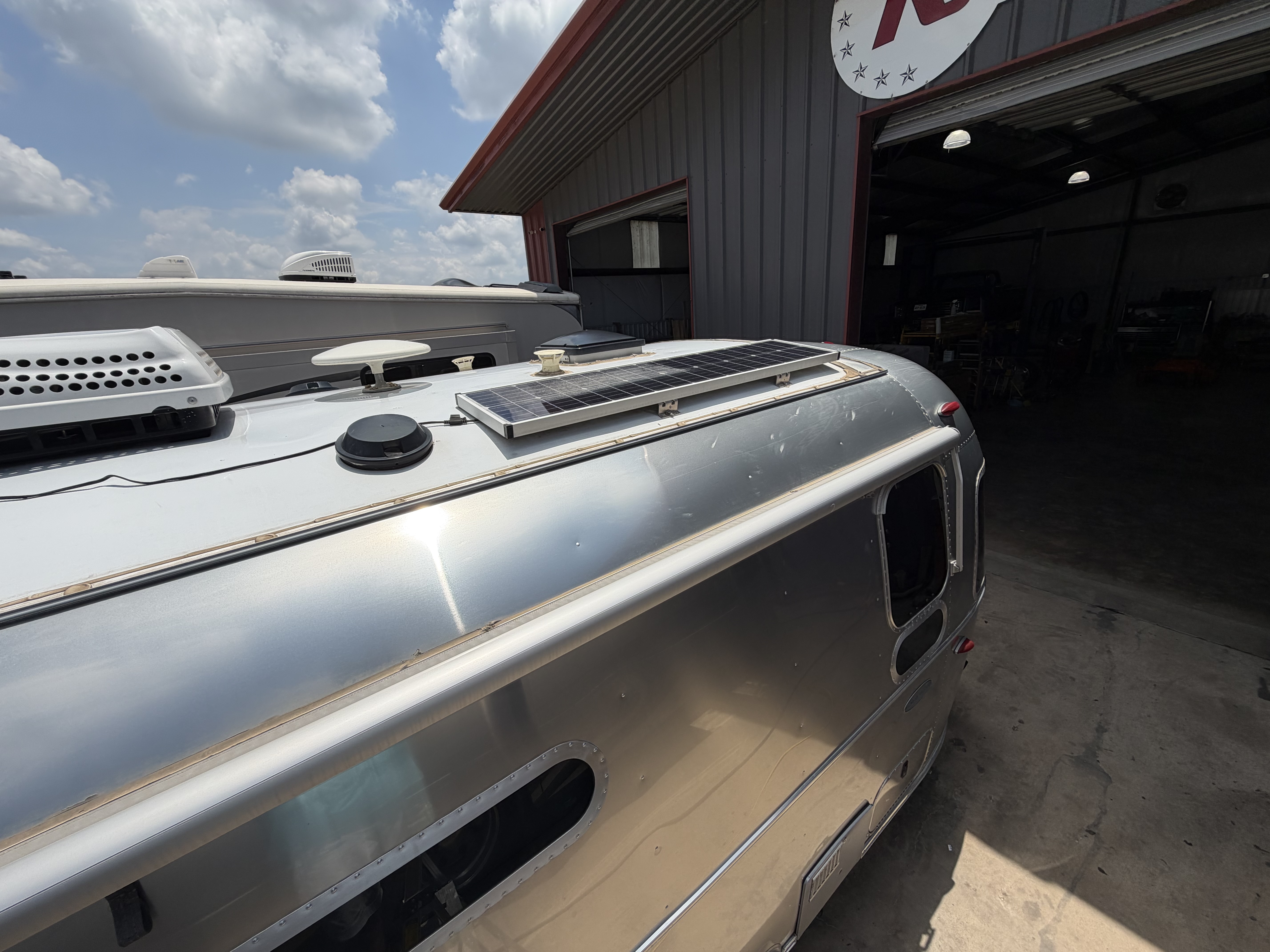 2017 Airstream FLYING CLOUD 25RB TWIN in burleson TX