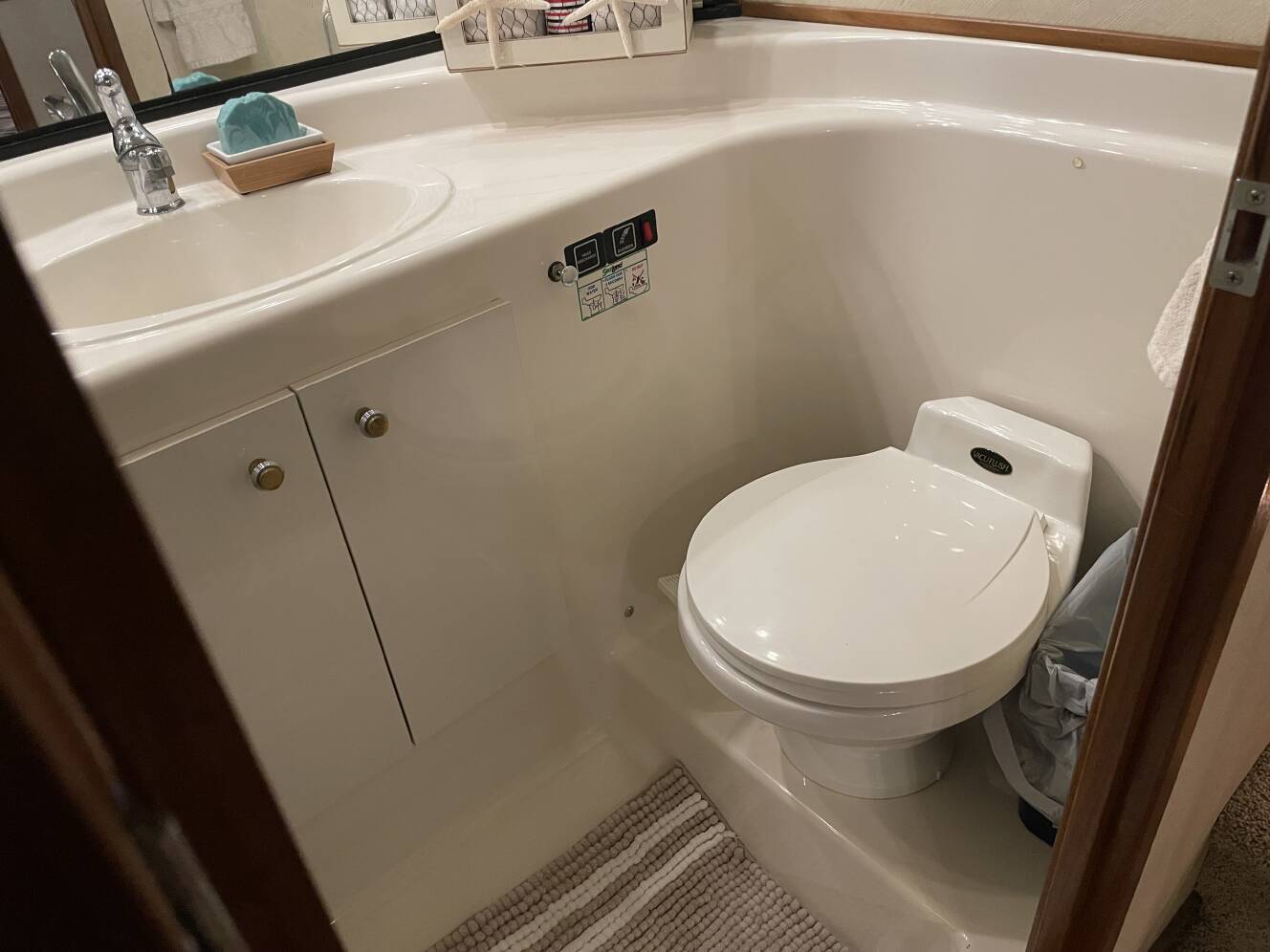 A photo of this 1995 Bayliner 4788 PILOTHOUSE MOTORYACHT