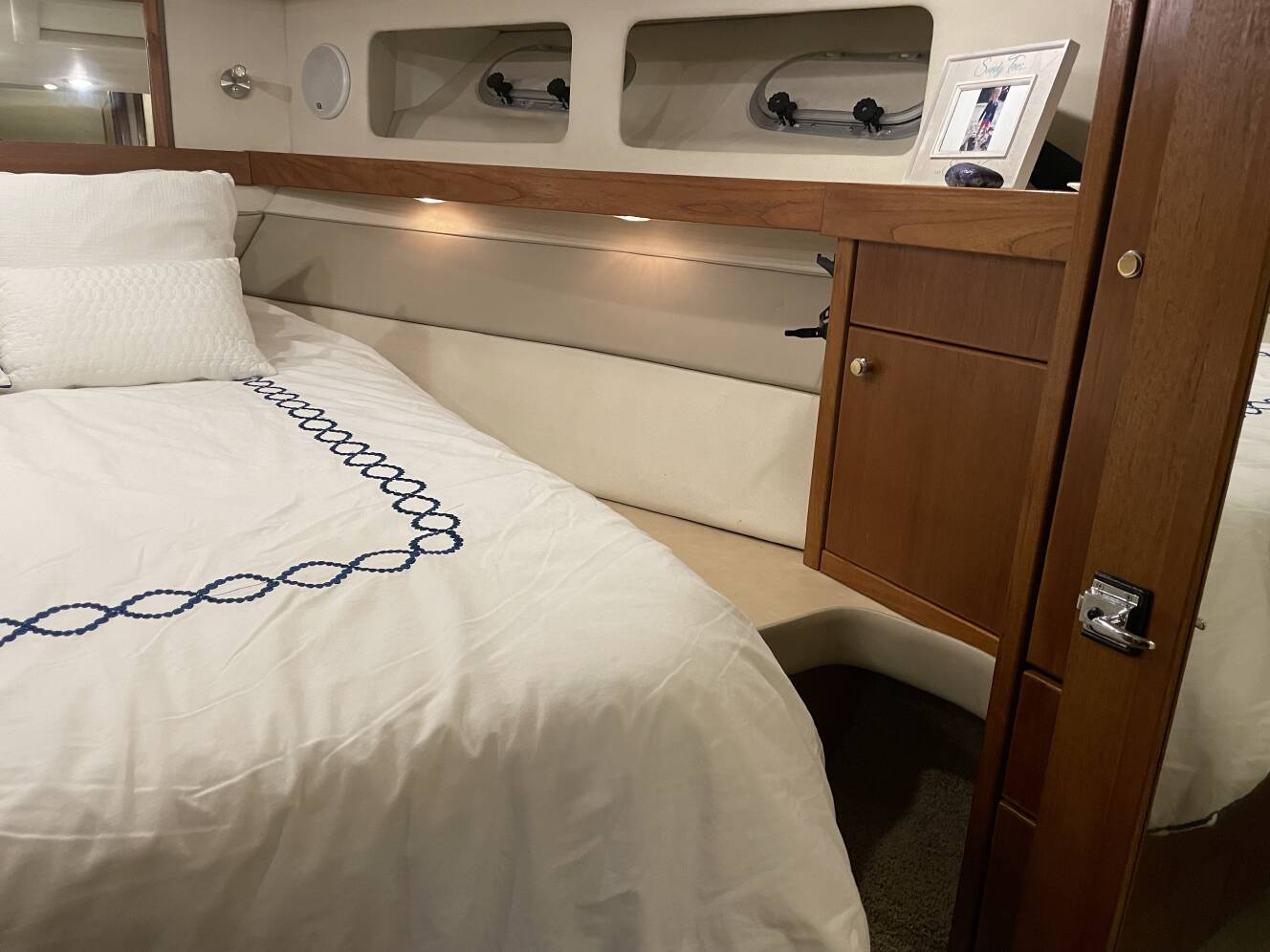 A photo of this 1995 Bayliner 4788 PILOTHOUSE MOTORYACHT