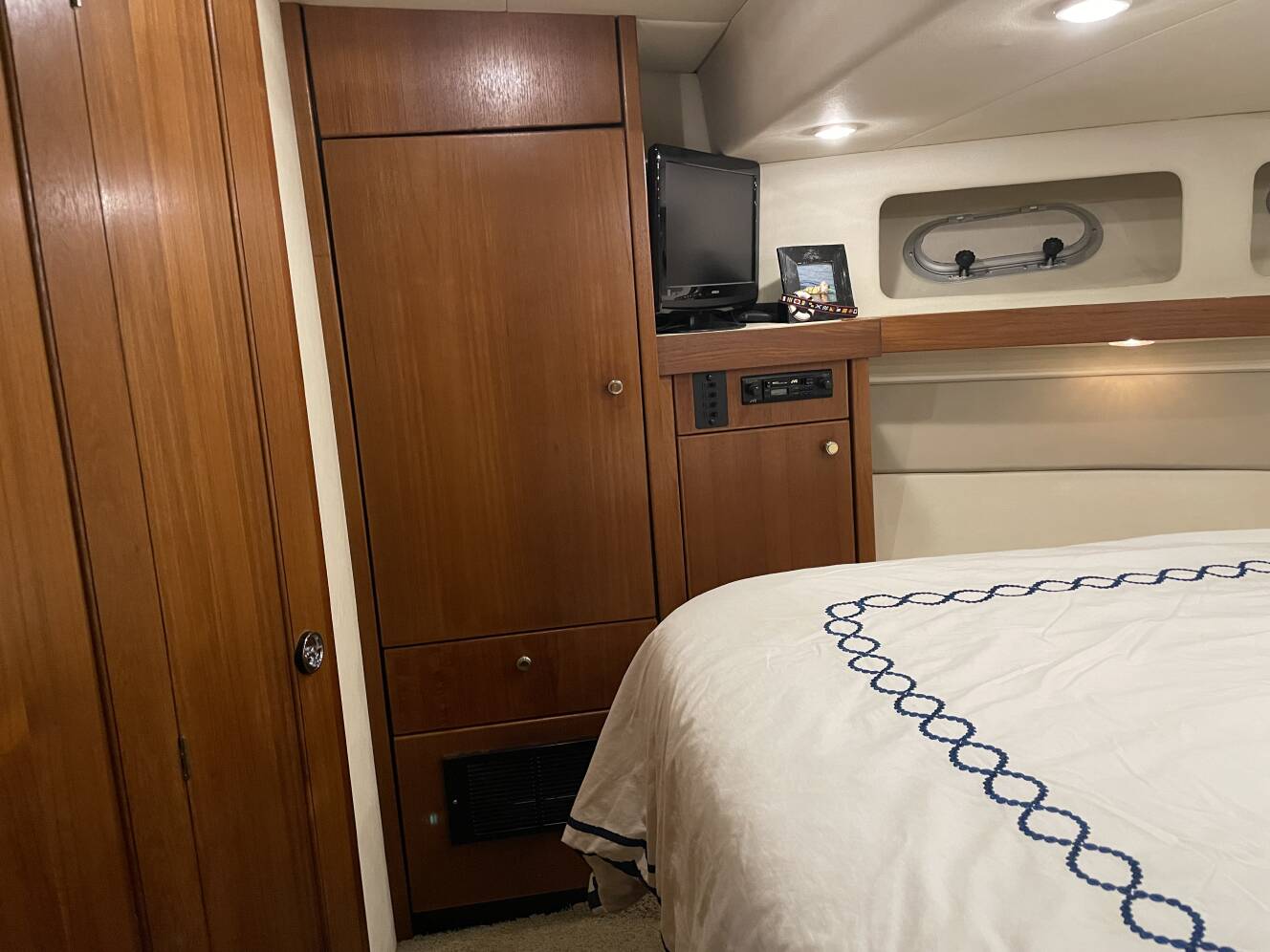 A photo of this 1995 Bayliner 4788 PILOTHOUSE MOTORYACHT