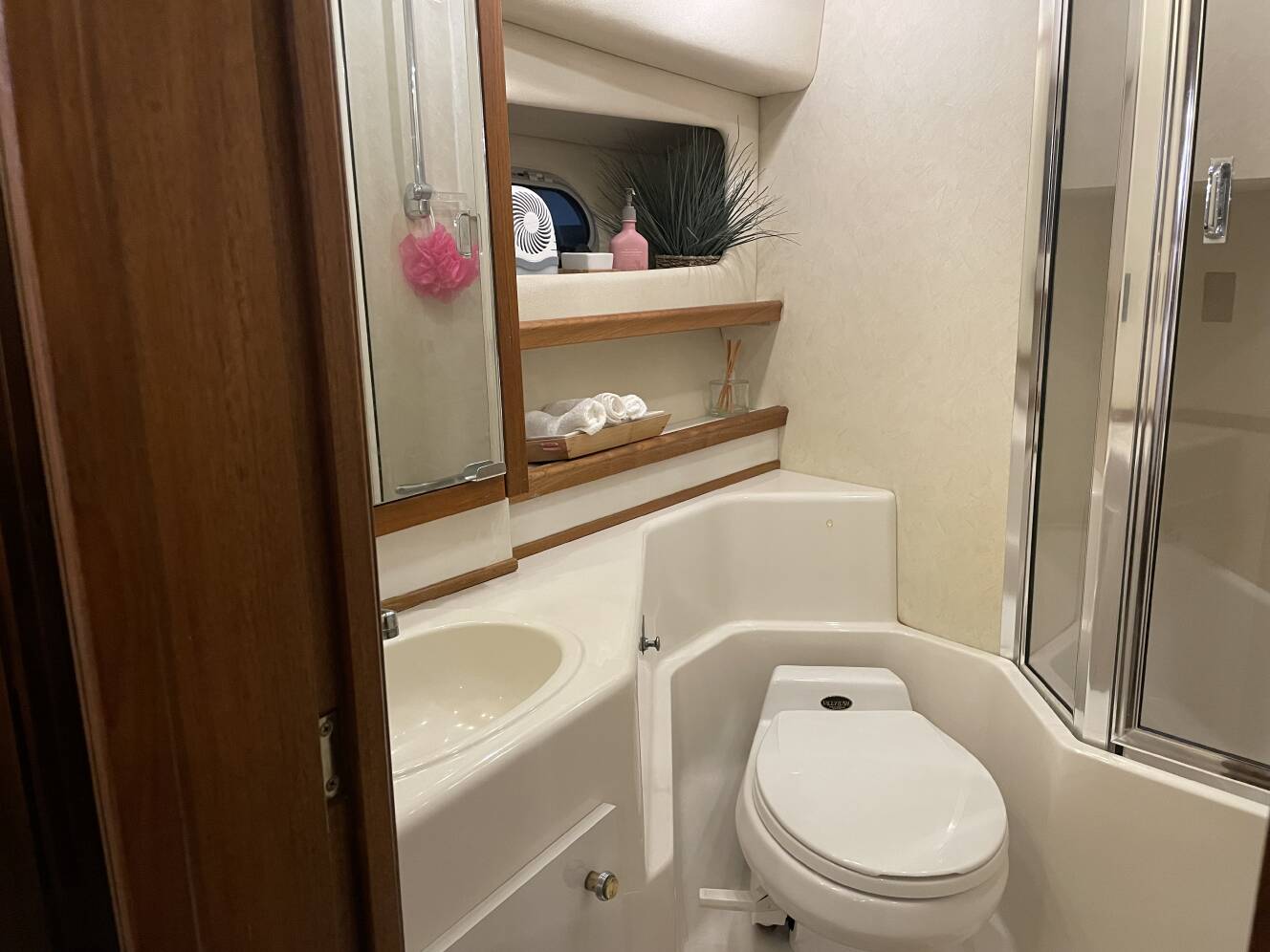 A photo of this 1995 Bayliner 4788 PILOTHOUSE MOTORYACHT