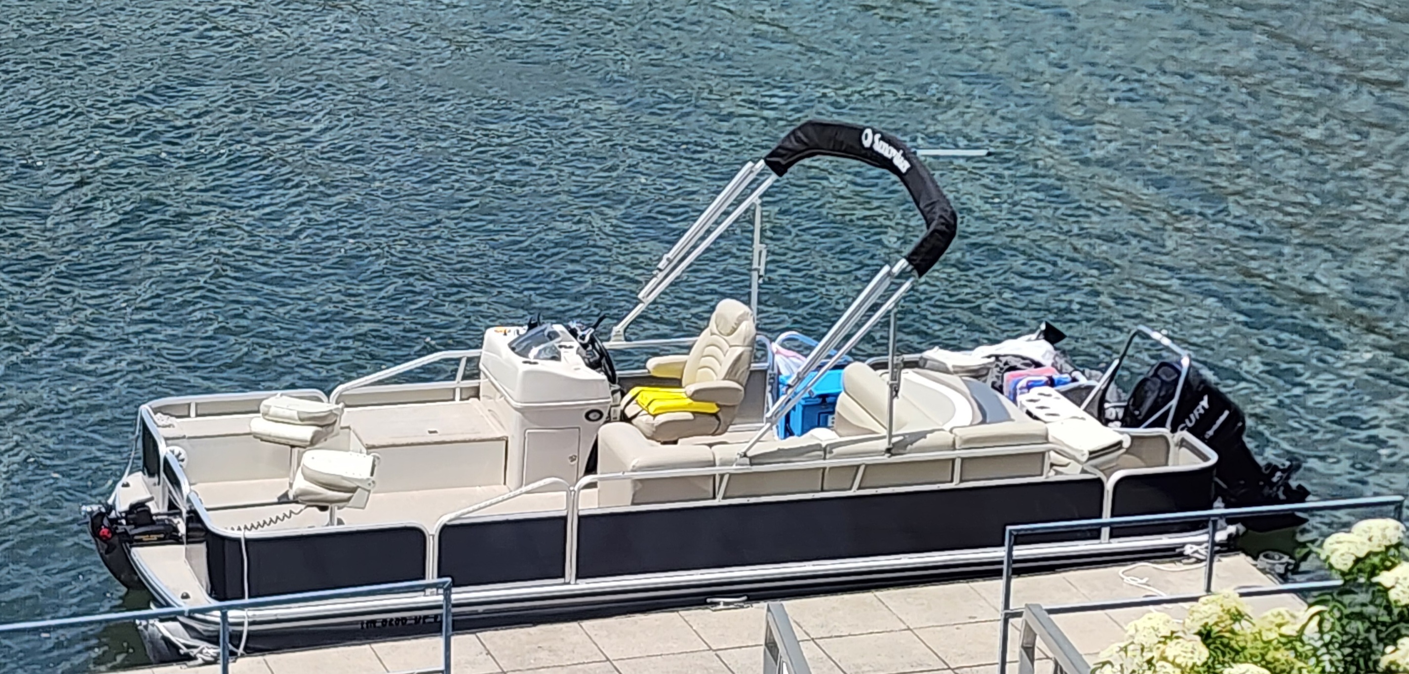 2011 Lowe SUNCRUISER Pontoon Boat boat