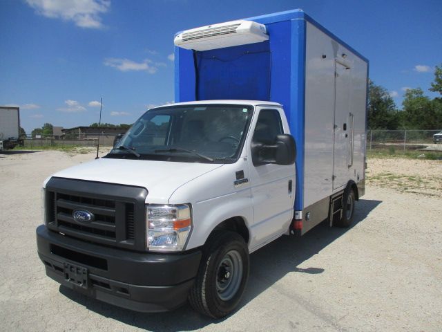 2023 FORD ECONOLINE in Grandview, MO