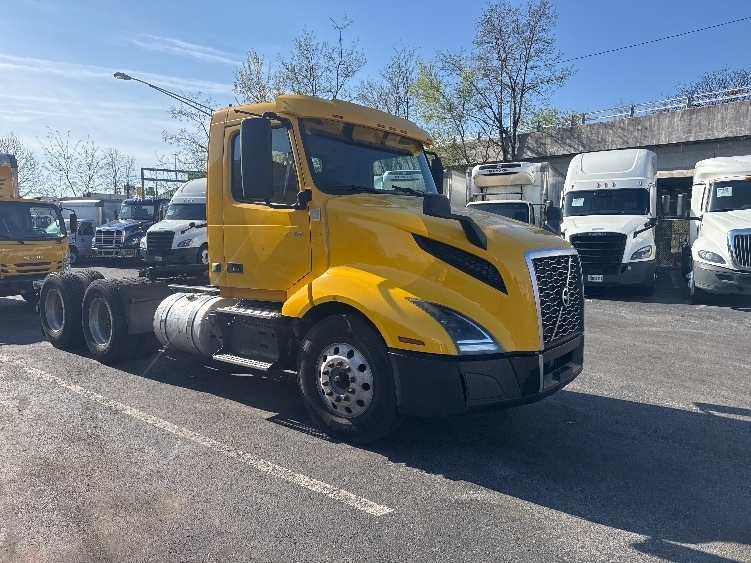 2019 VOLVO VNL64T300 in Baltimore, MD
