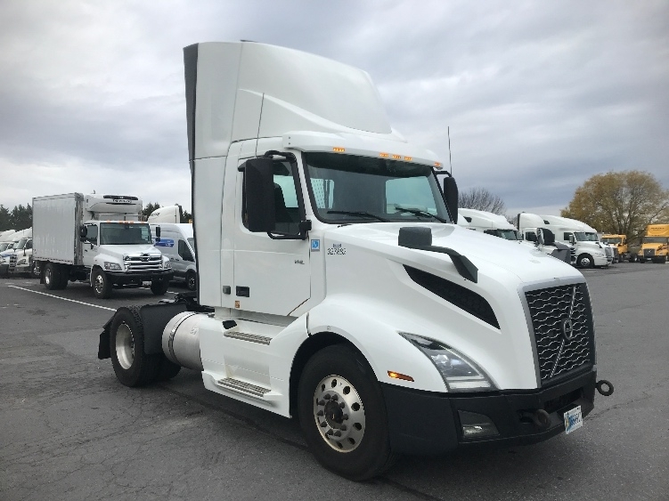 2019 VOLVO VNL42T300 in Harrisburg, PA