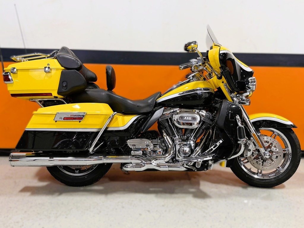 2012 Harley-Davidson Touring CVO Ultra Classic in Zieglerville, PA