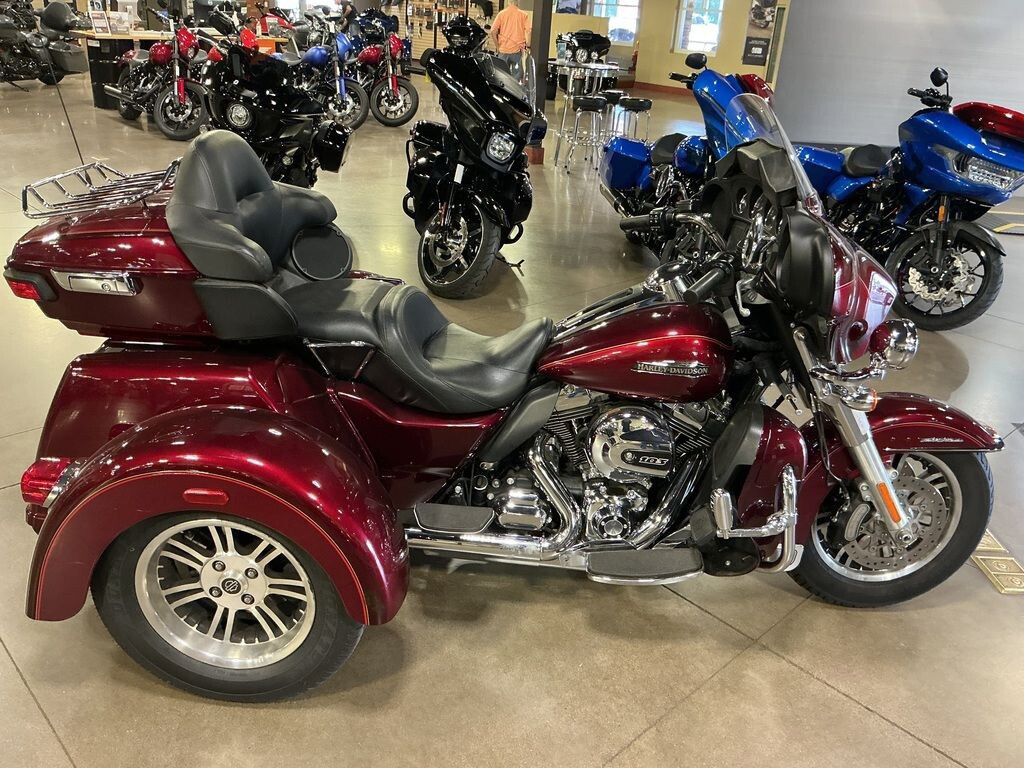 2016 Harley-Davidson Tri Glide Ultra FLHTCUTG - Tri Glide Ultra ULTRA CLASSIC® in Peoria, AZ