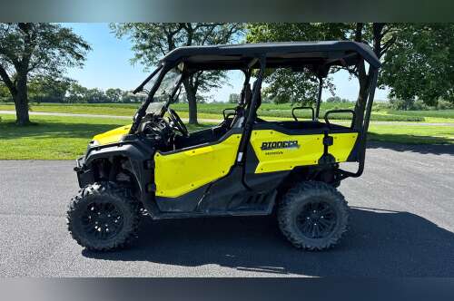 2018 Honda Pioneer 1000-5 Deluxe in charleston IL