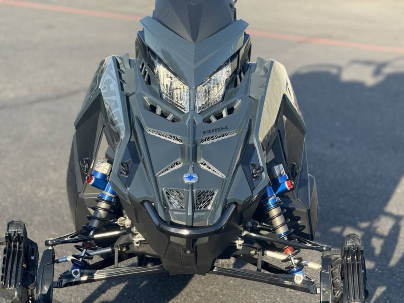 A photo of this 2026 Polaris 850 RMK Khaos 165 Gloss Black / Blue Dusk 850