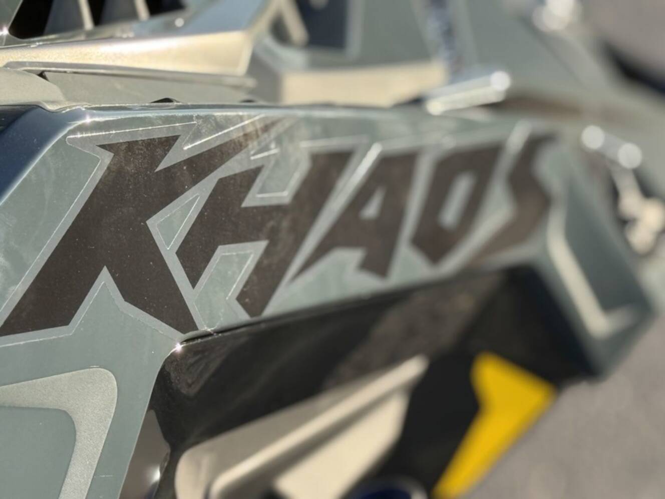 A photo of this 2026 Polaris 850 RMK Khaos 165 Gloss Black / Blue Dusk 850
