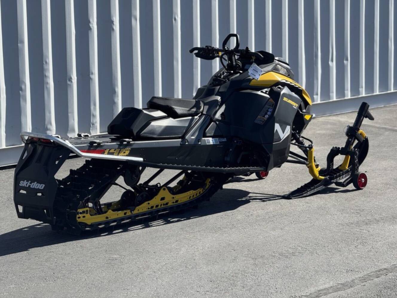 A photo of this 2026 Ski-Doo Summit NEO 600 EFI - 85 H_Al