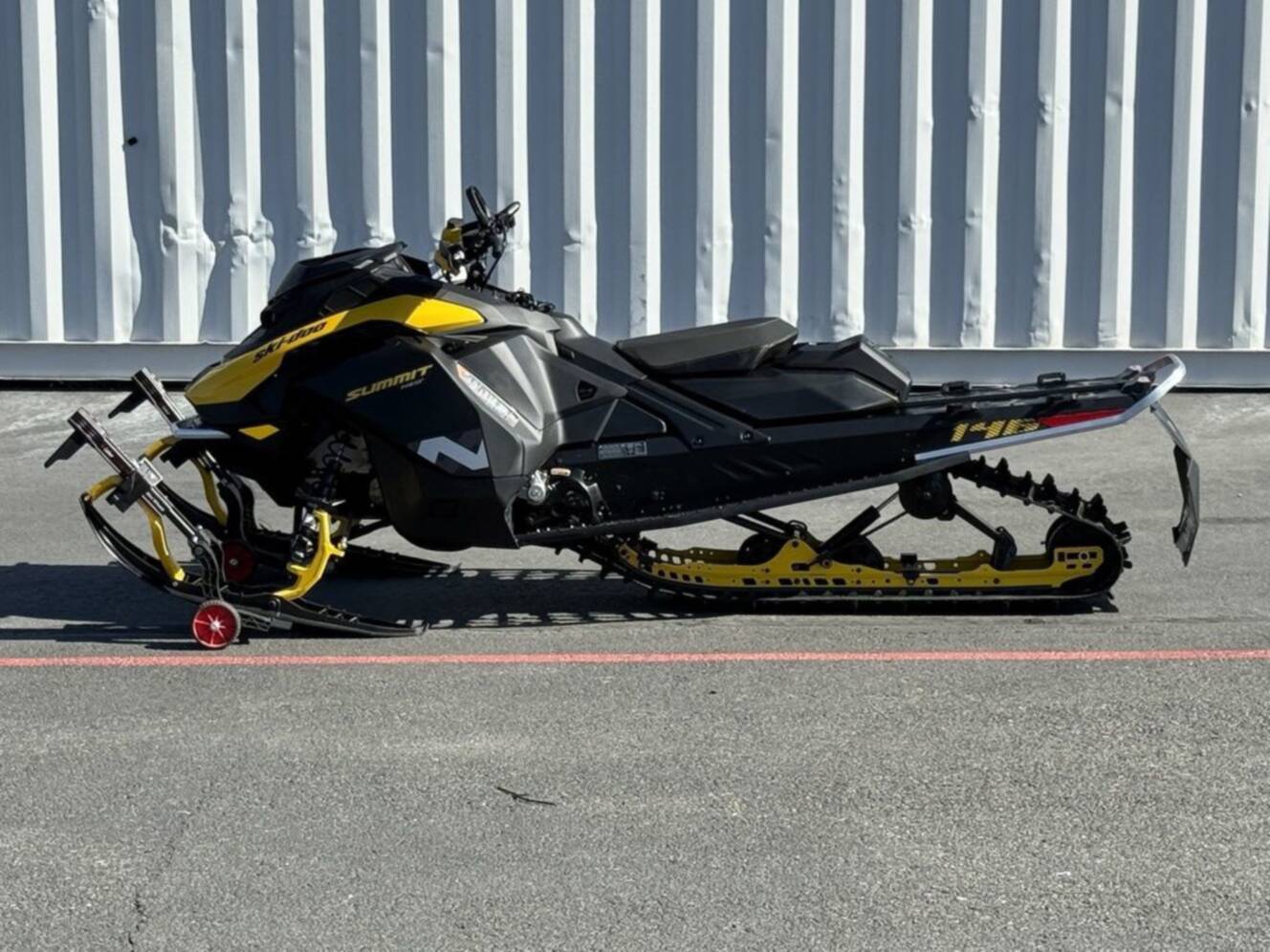 A photo of this 2026 Ski-Doo Summit NEO 600 EFI - 85 H_Al