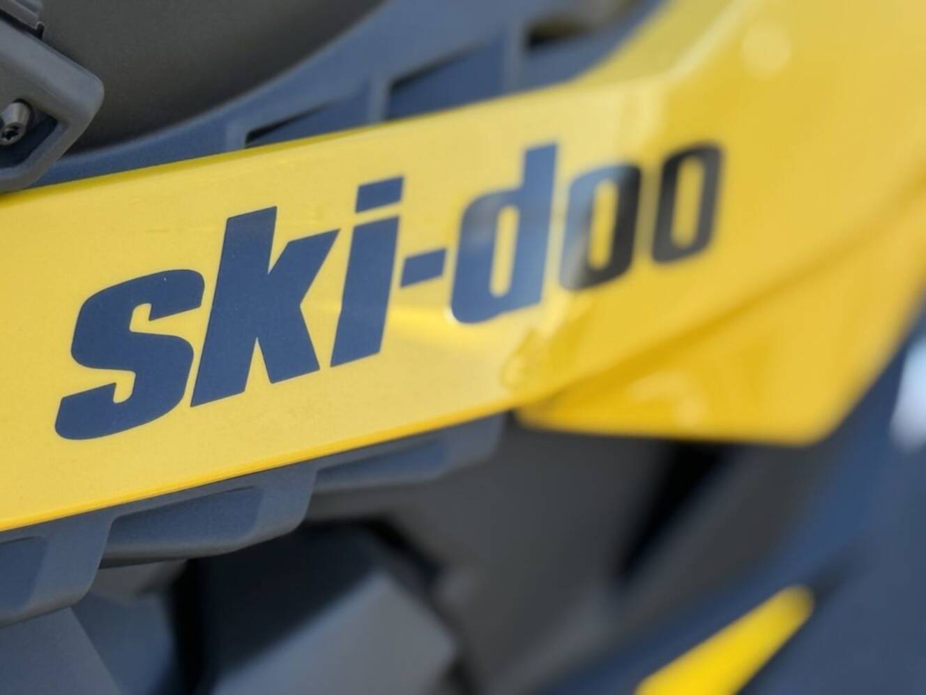 A photo of this 2026 Ski-Doo Summit NEO 600 EFI - 85 H_Al