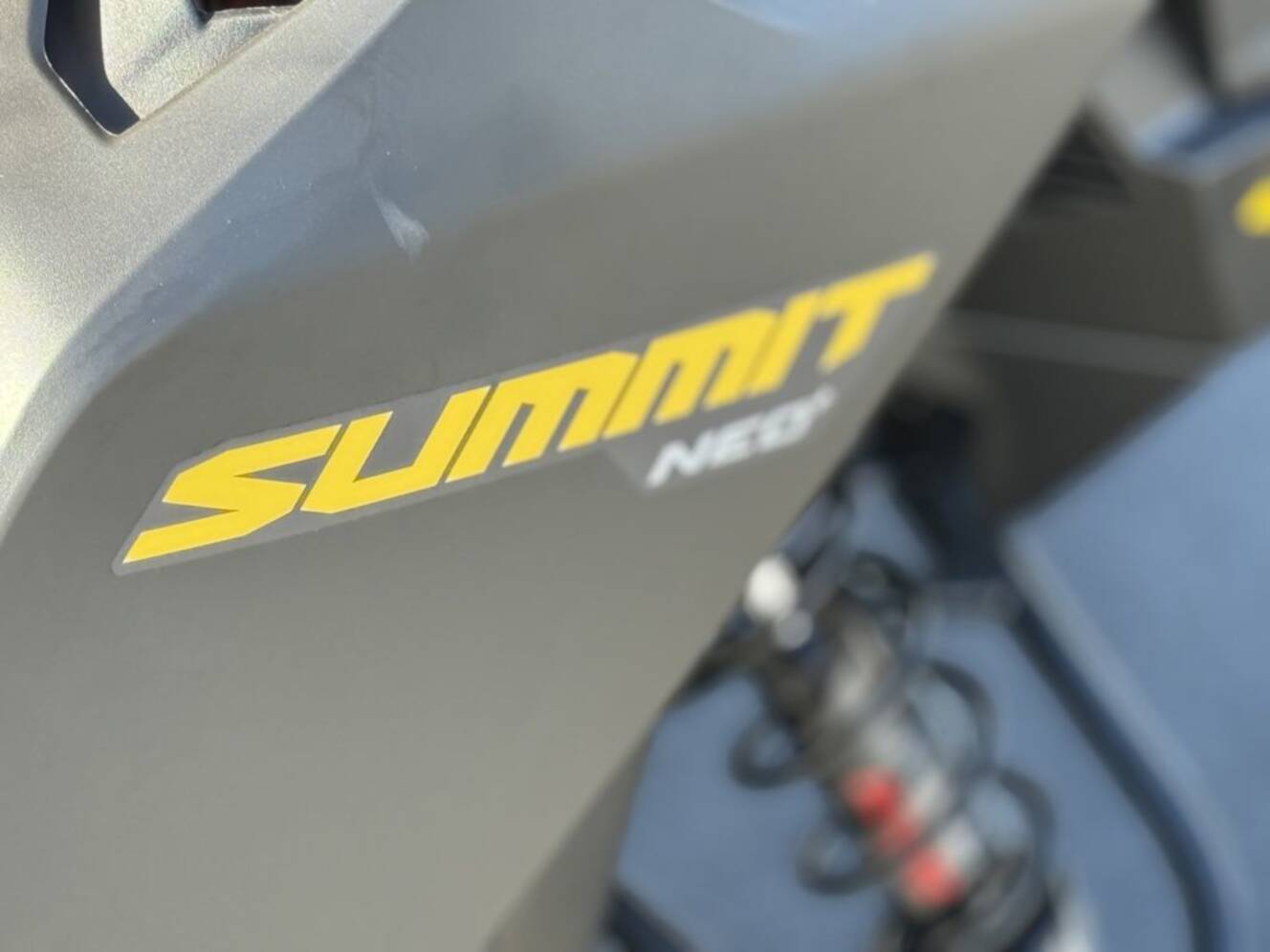 A photo of this 2026 Ski-Doo Summit NEO 600 EFI - 85 H_Al