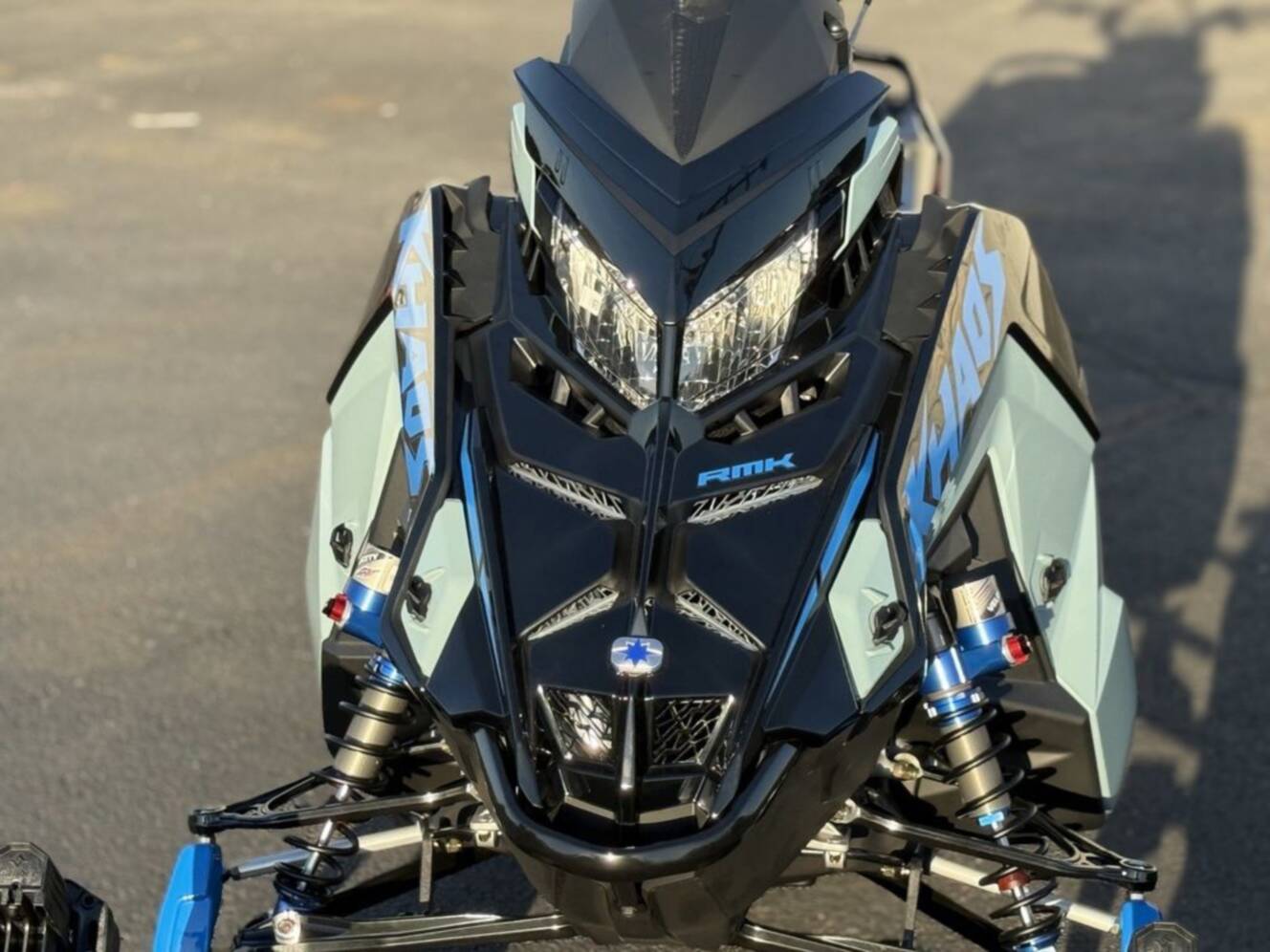 A photo of this 2026 Polaris 850 RMK Khaos 155 Gloss Black / Blue Dusk 850