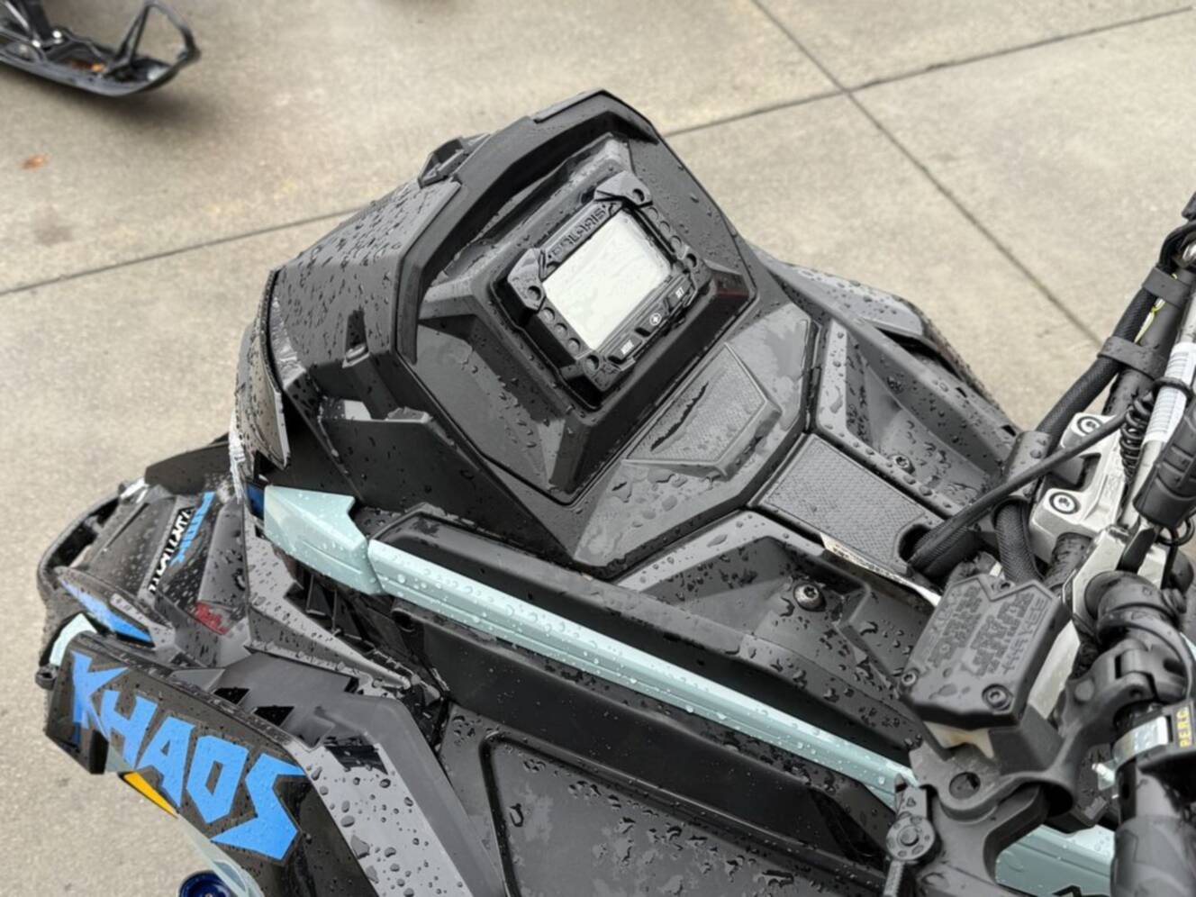 A photo of this 2026 Polaris 850 RMK Khaos 155 Gloss Black / Blue Dusk 850