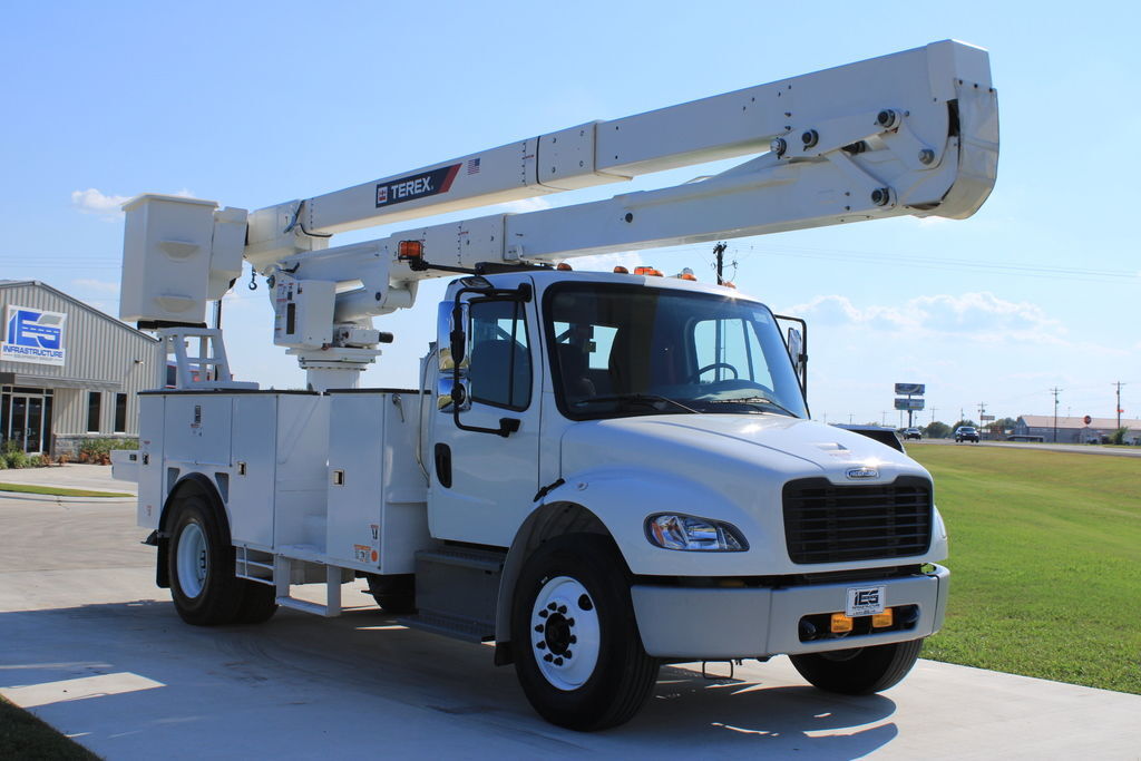2022 FREIGHTLINER M2 4x4 / Terex TC55-MH in Bryan, TX