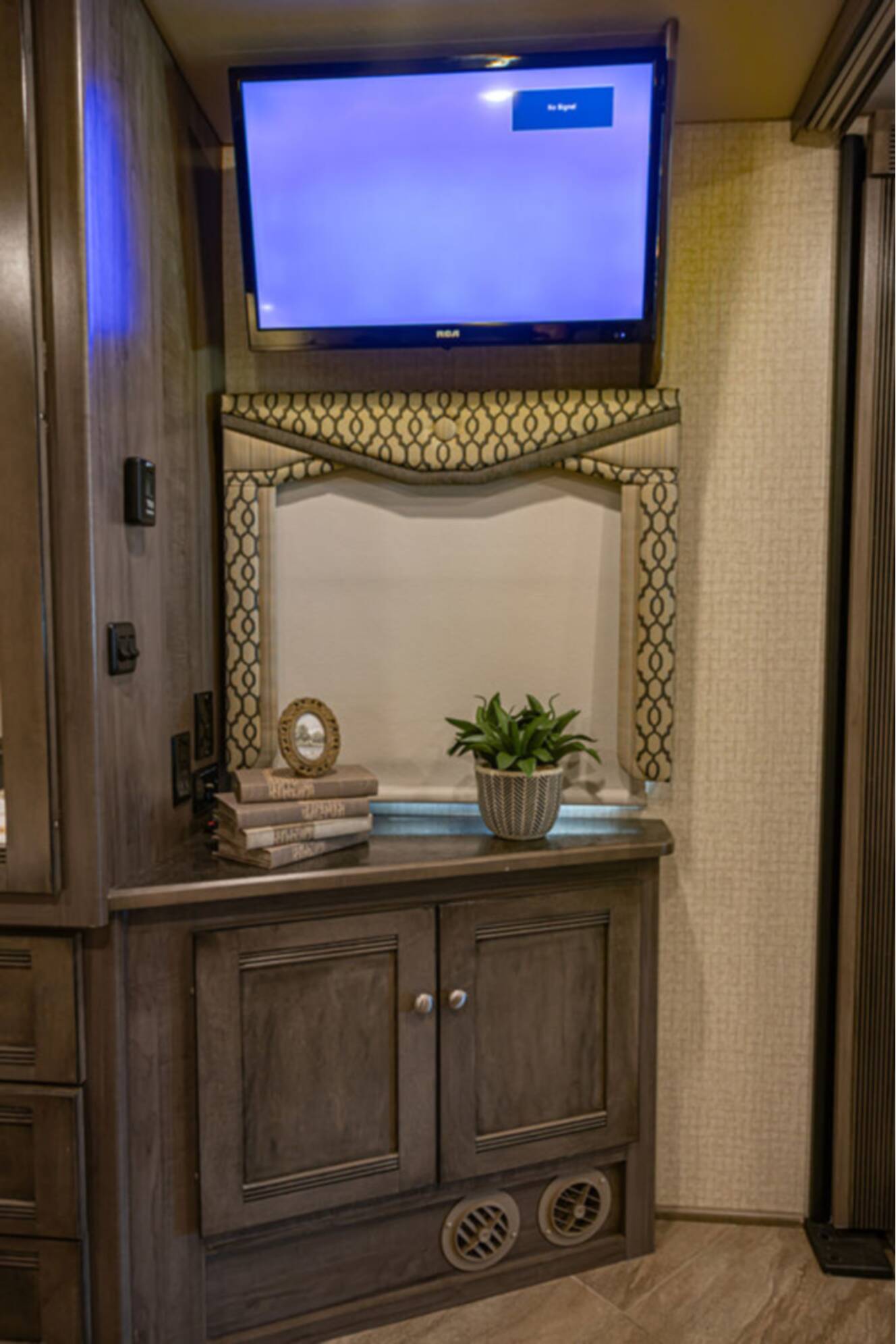 A photo of this 2019 Winnebago Sightseer 33C