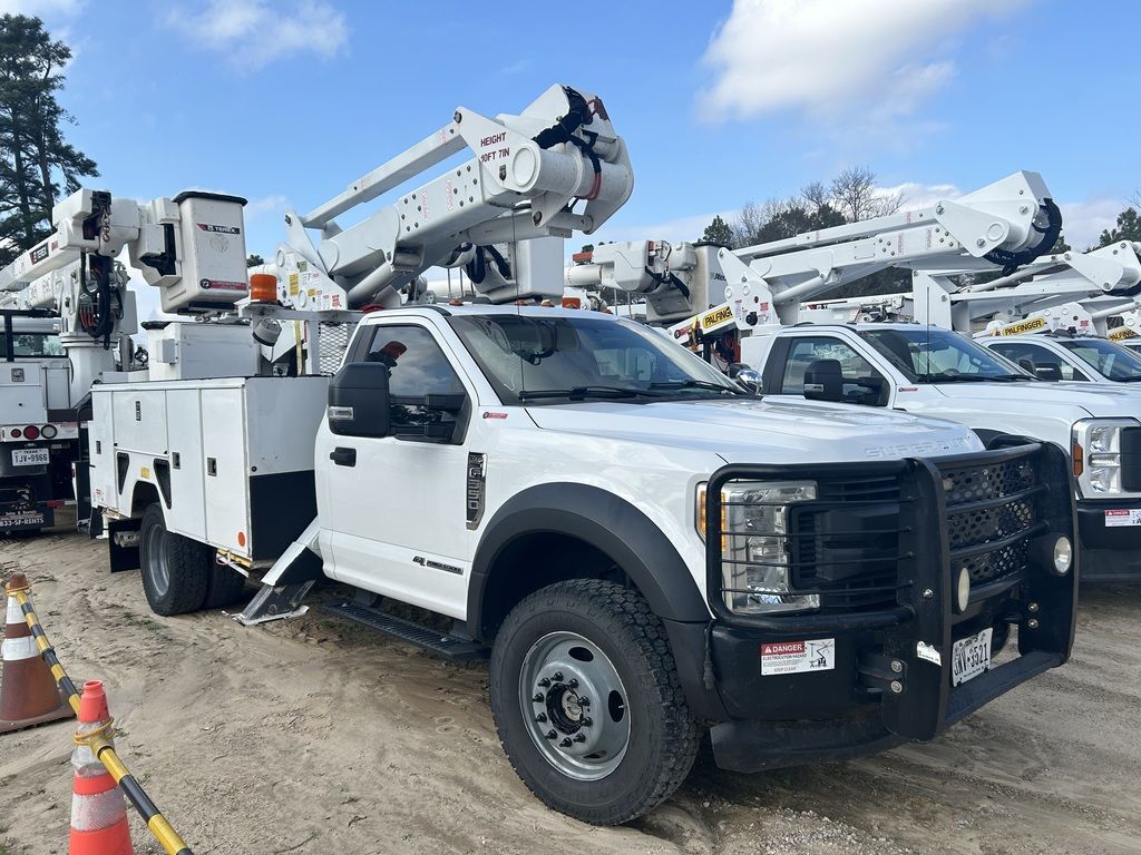 2017 ETI ETCMH37IH / Ford F550 4x4 - Bucket Truck in Lindale, TX