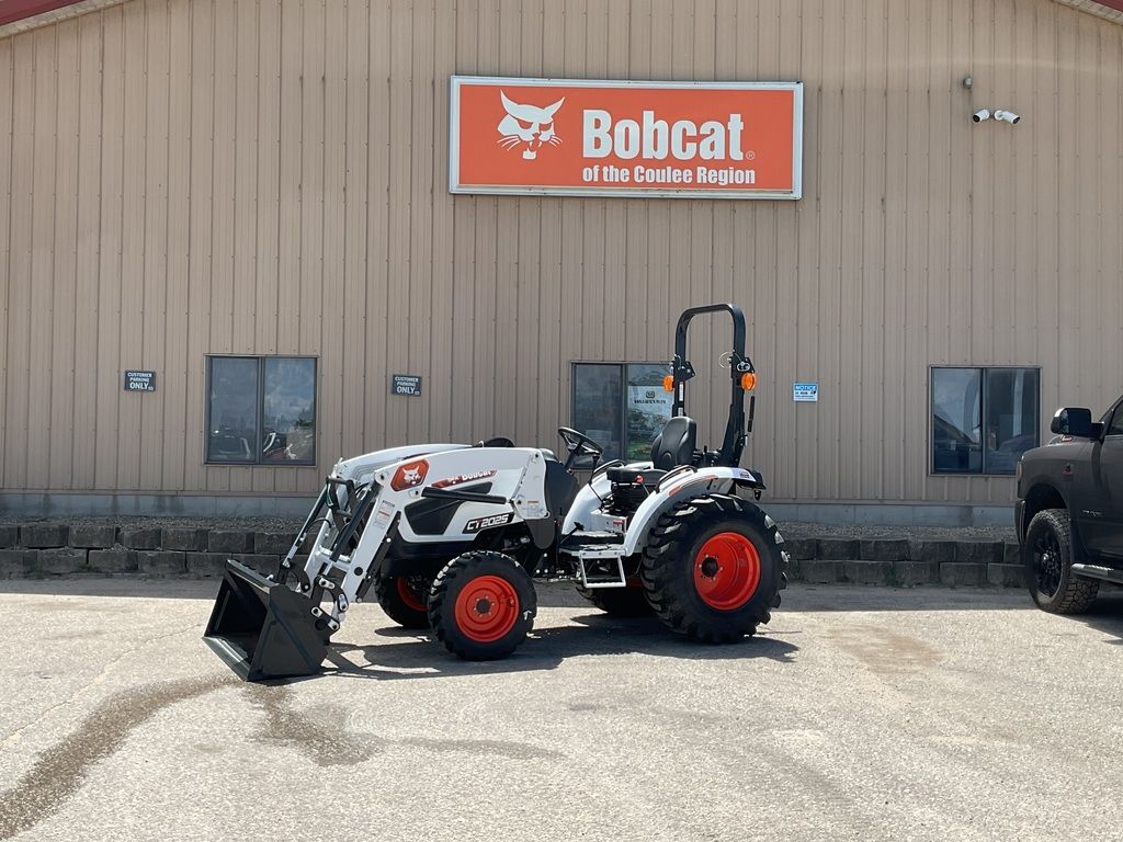 2025 Bobcat Compact Tractors CT2025 HST in La Crescent, MN