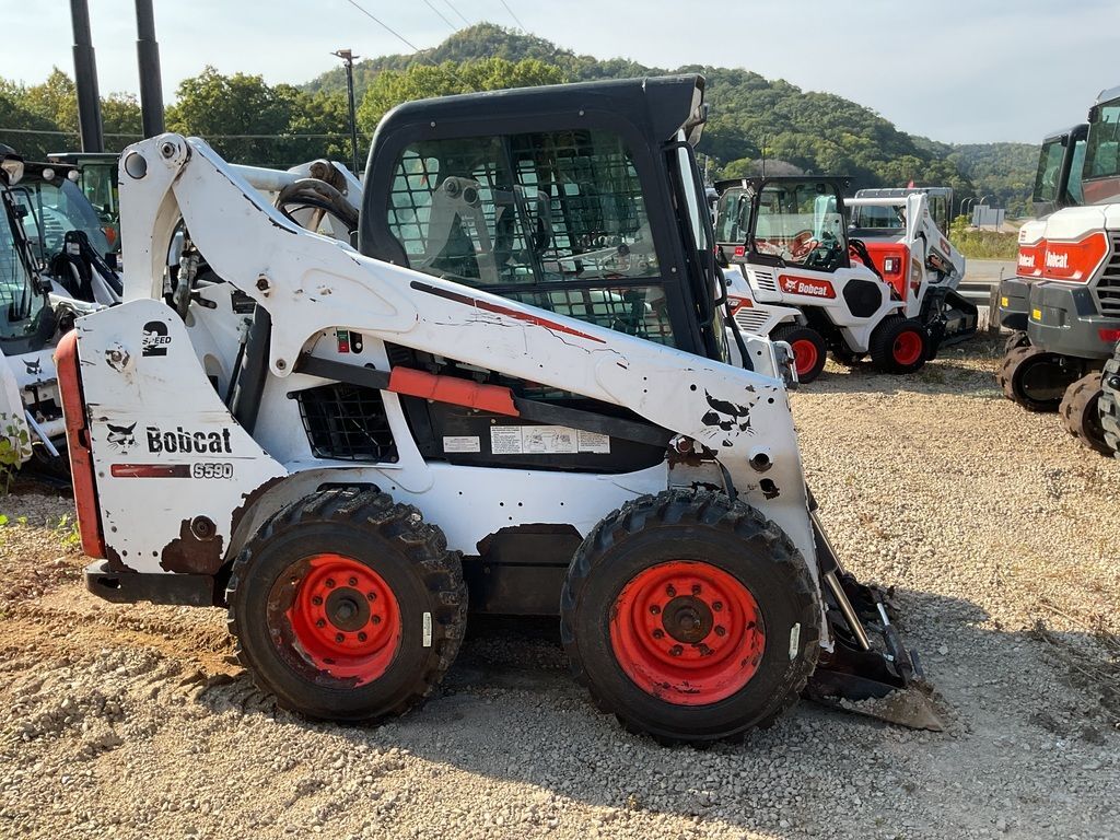 2013 Bobcat S590 in La Crescent, MN