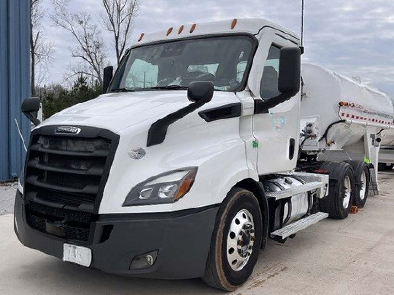 2021 FREIGHTLINER CASCADIA 116 in Bonita Springs, FL