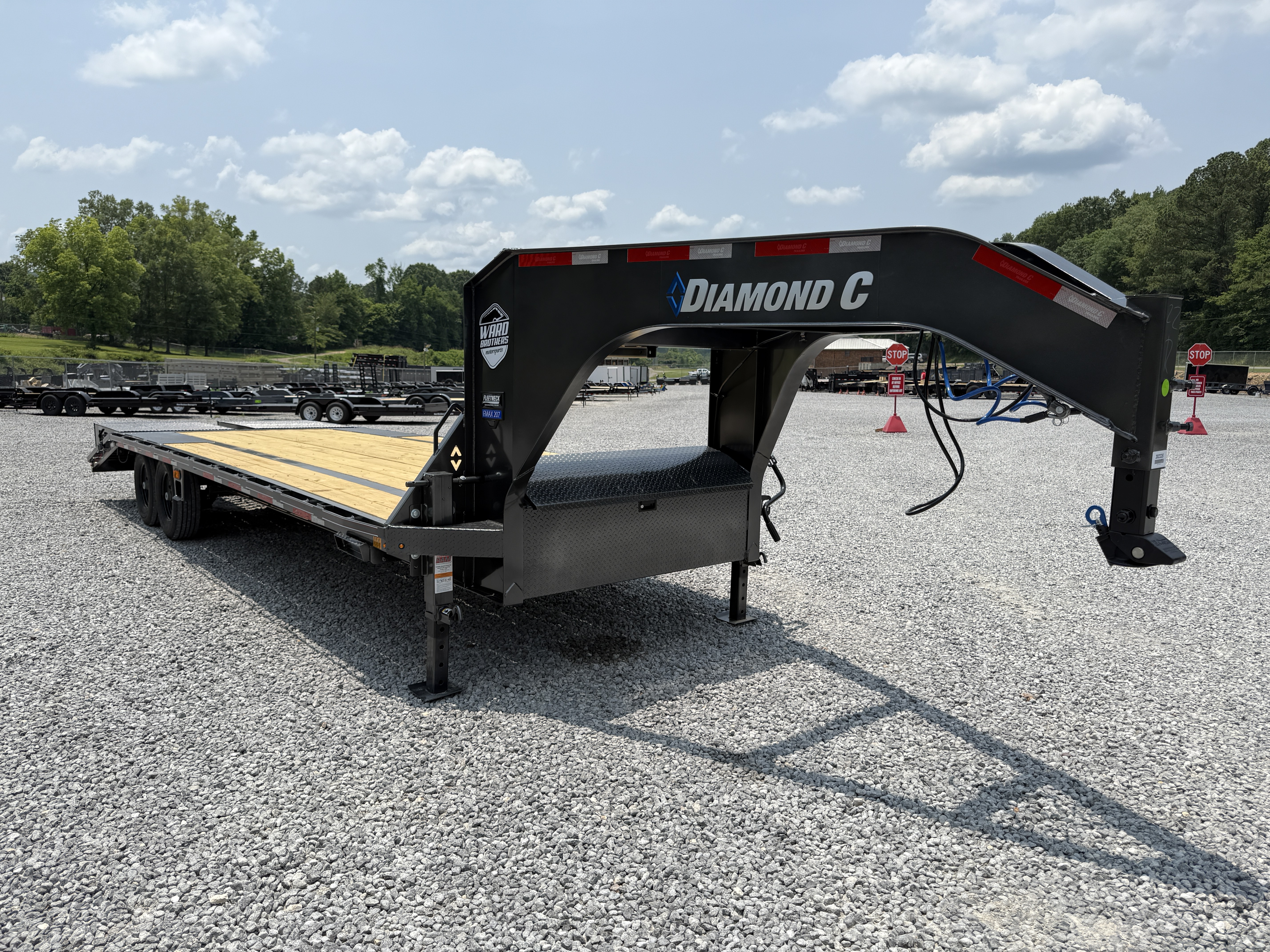 2025 Diamond C FMAX207 25ft 15,5K Deckover Gooseneck in Leeds, AL