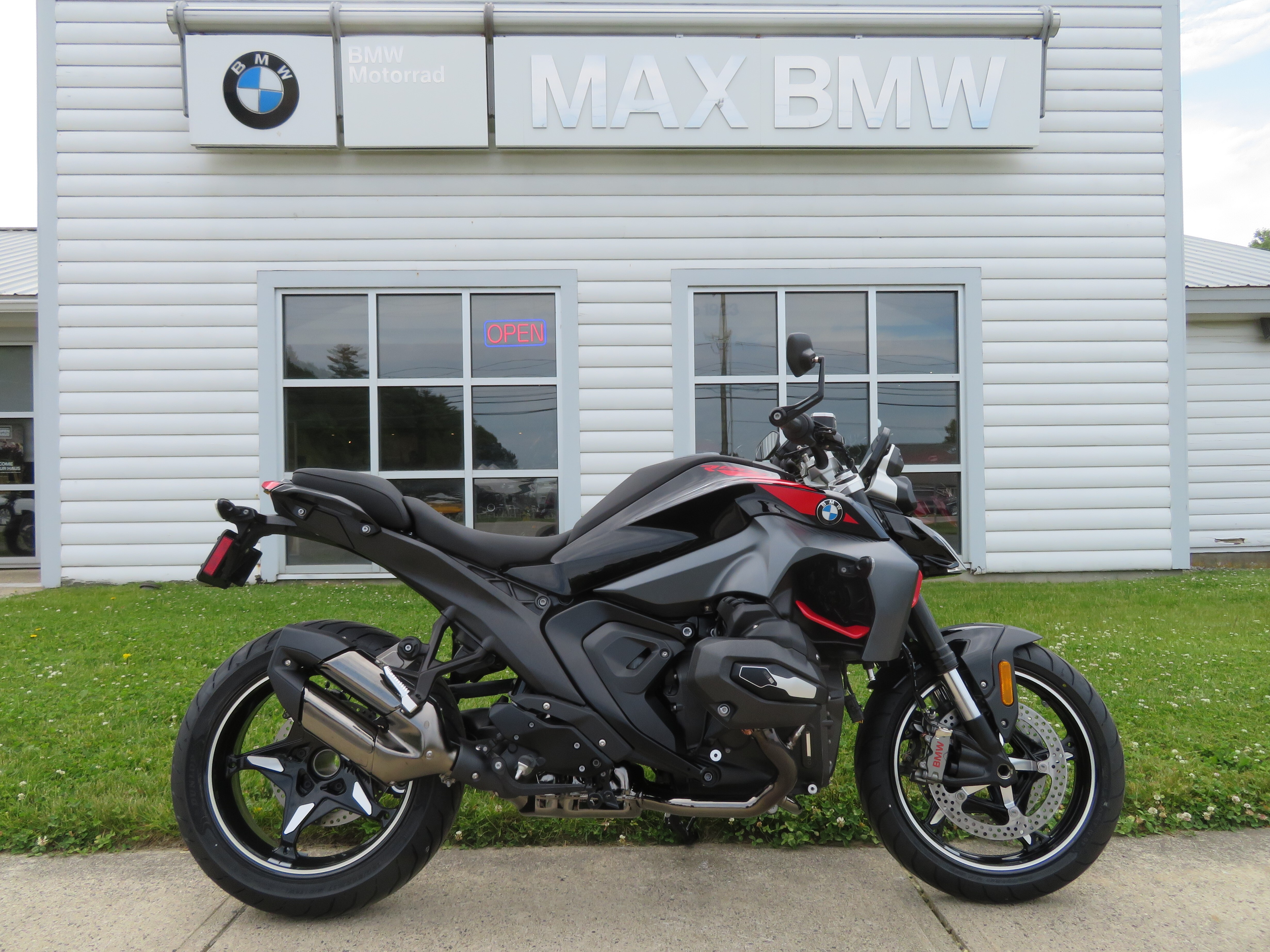 2026 BMW R1300R 1300 R in North Hampton, NH
