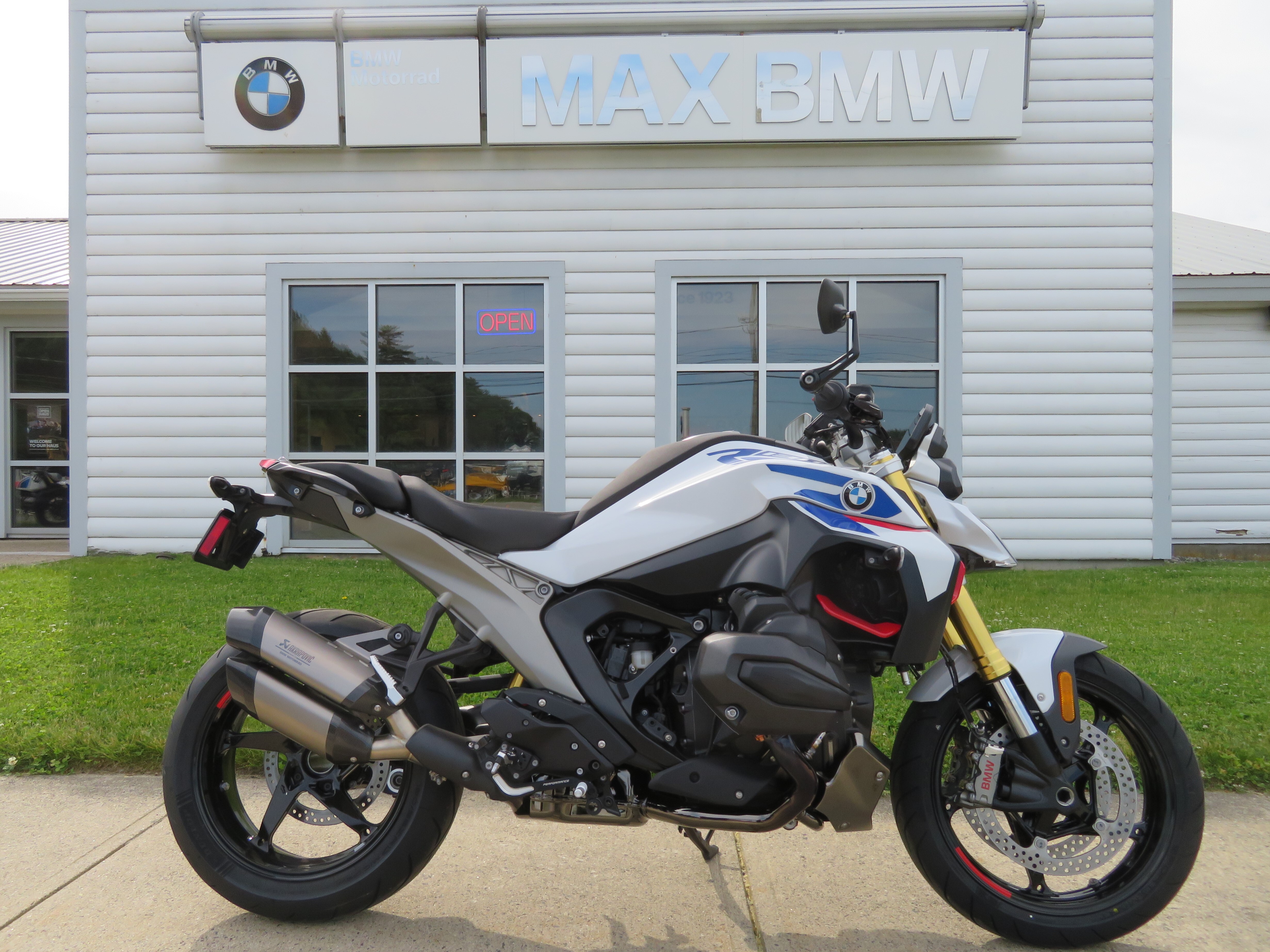 2026 BMW R1300R 1300 R in North Hampton, NH