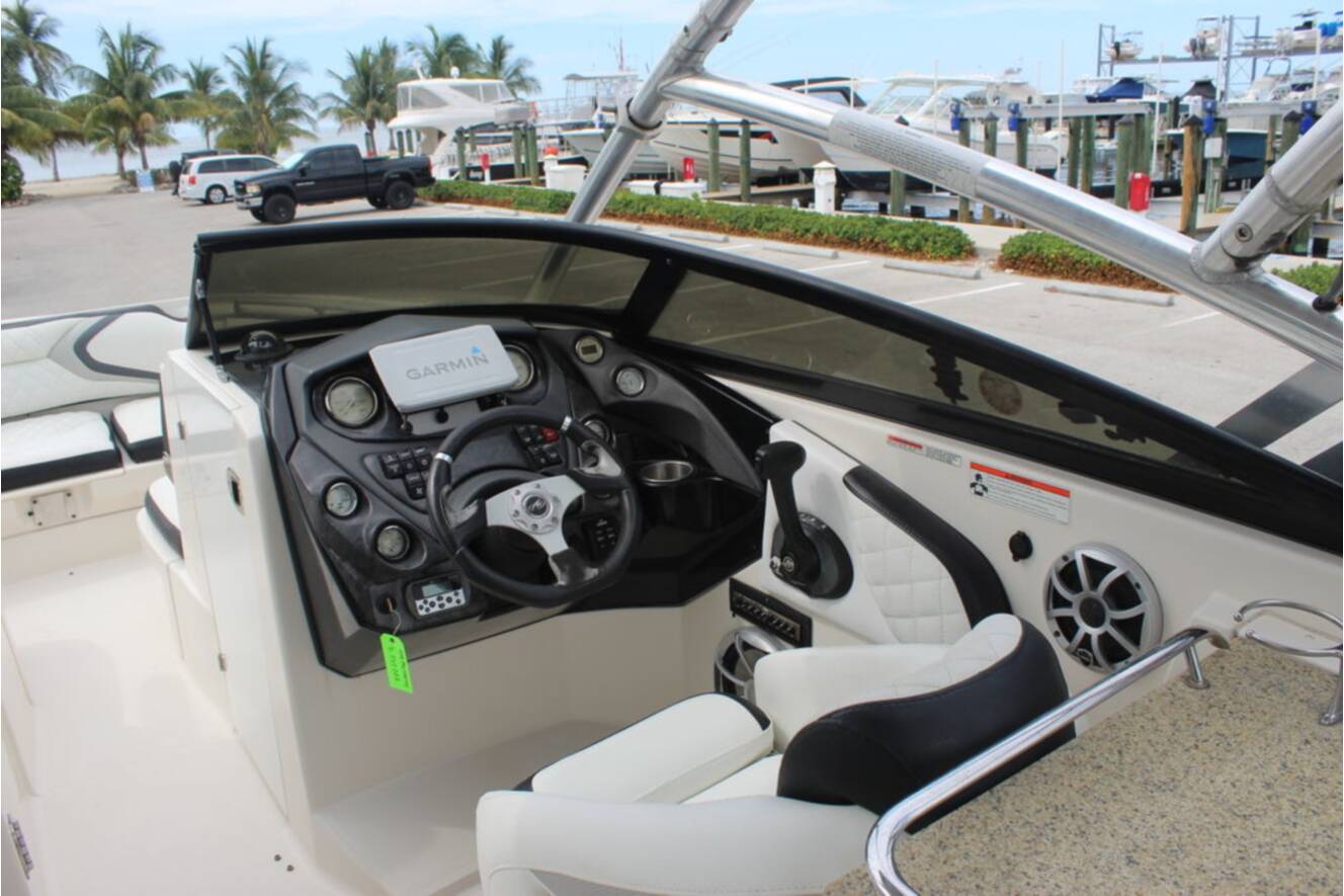 A photo of this 2011 Monterey M5 MSX Sport Boat