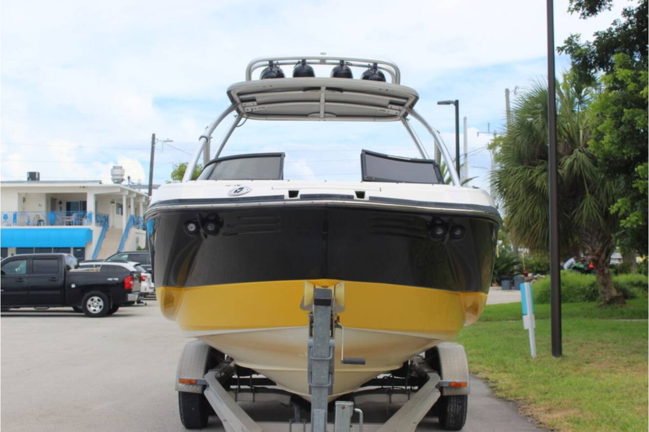 A photo of this 2011 Monterey M5 MSX Sport Boat