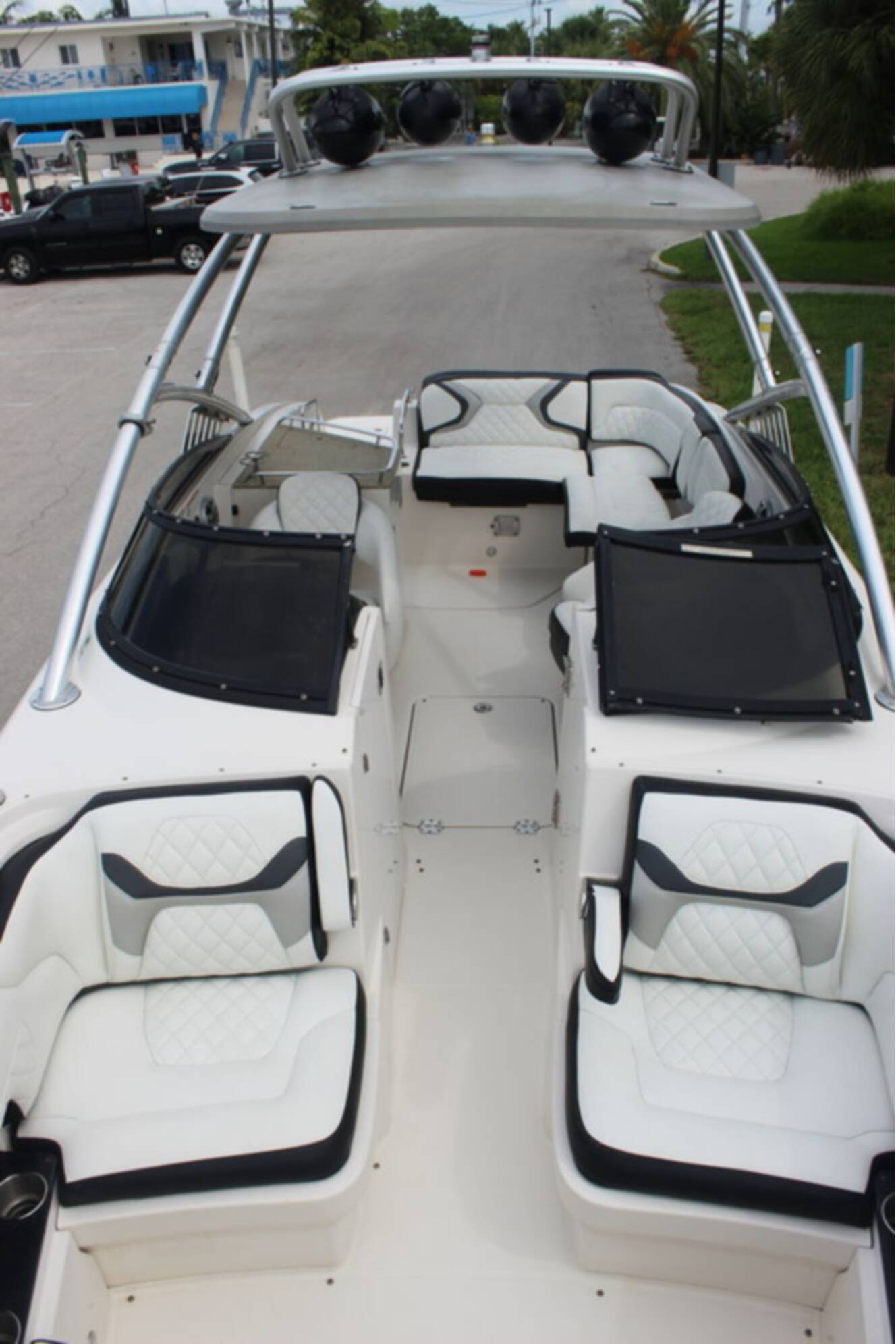 A photo of this 2011 Monterey M5 MSX Sport Boat