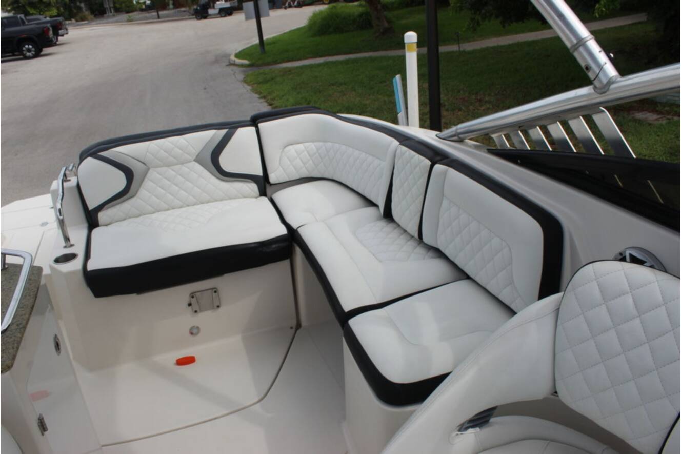 A photo of this 2011 Monterey M5 MSX Sport Boat