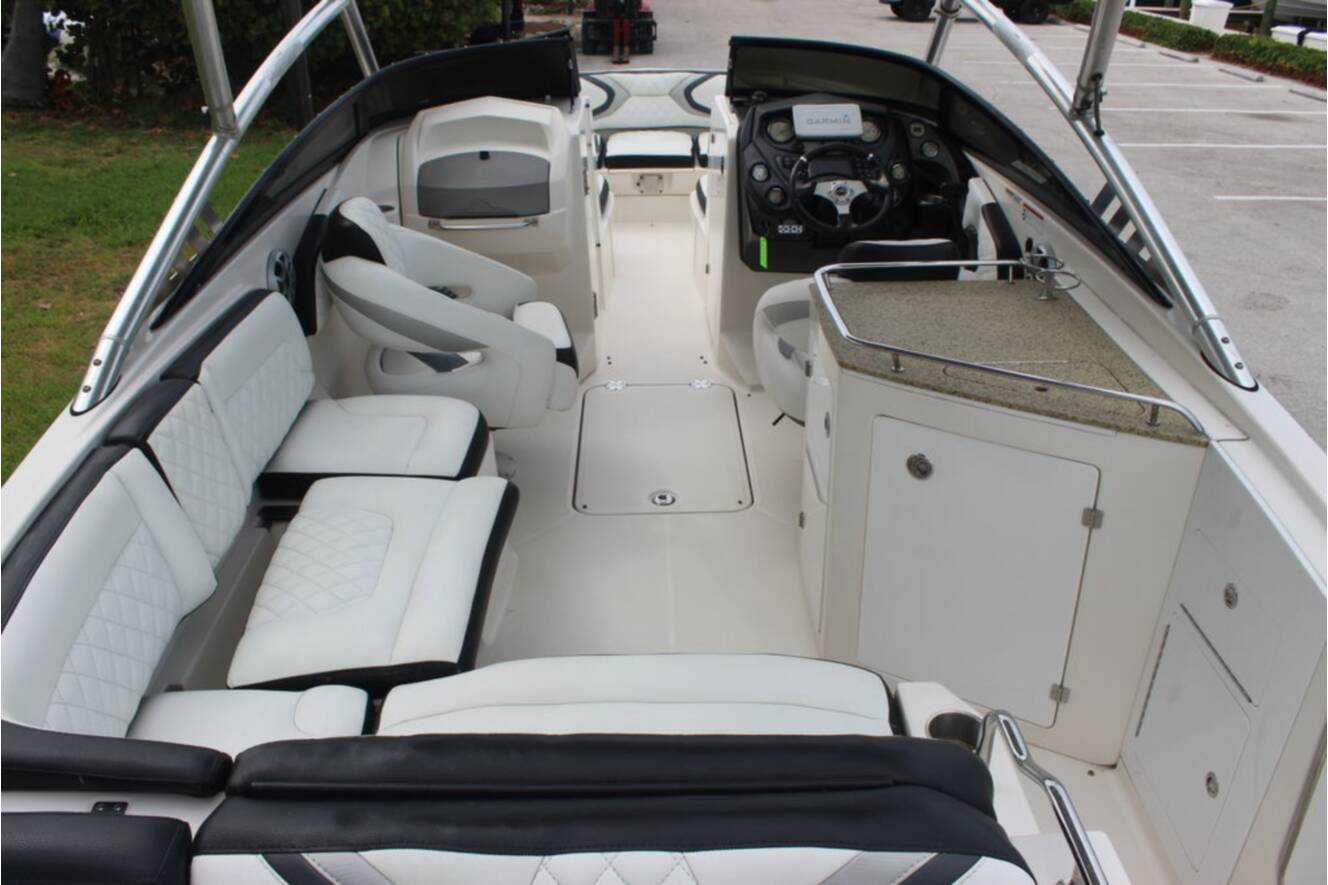 A photo of this 2011 Monterey M5 MSX Sport Boat