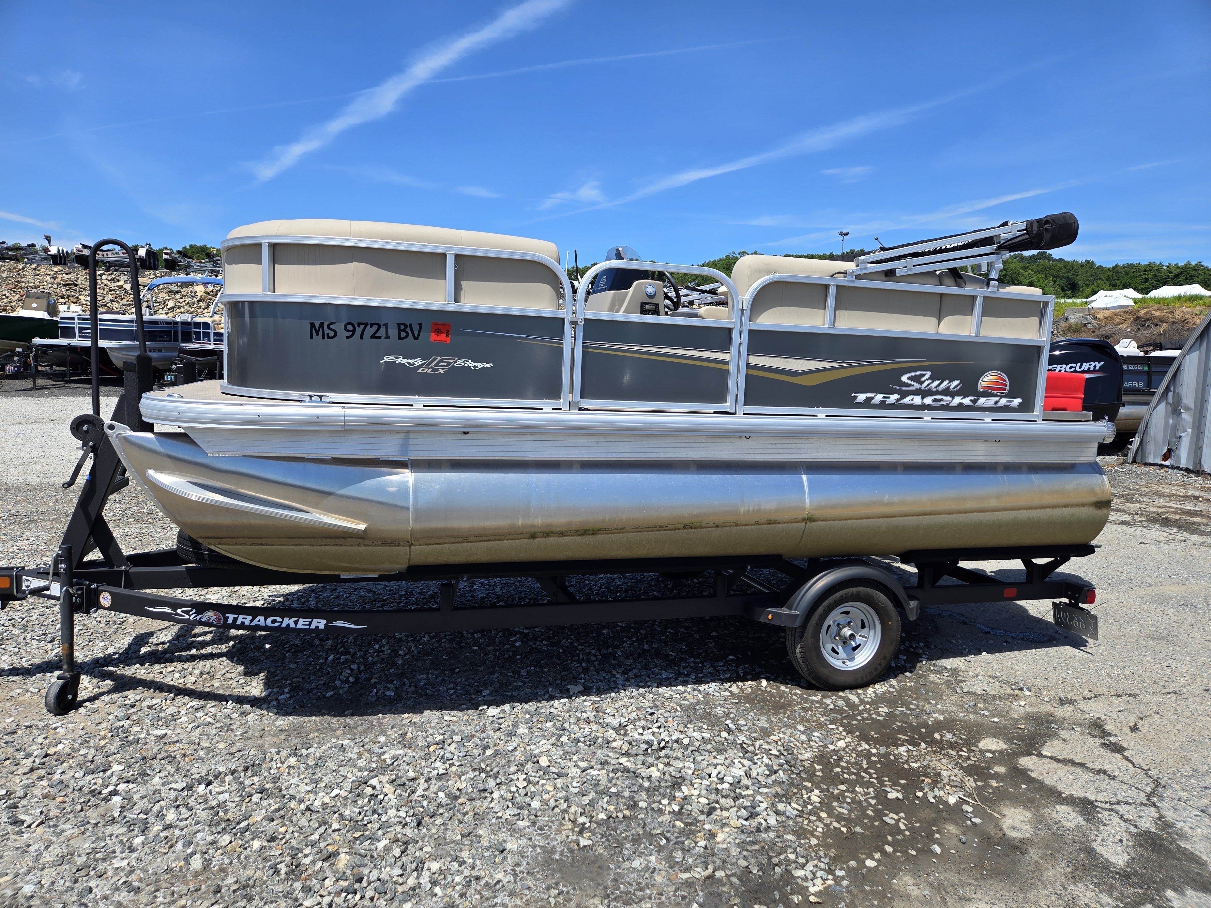 2024 Sun Tracker PB16 DLX in worcester MA
