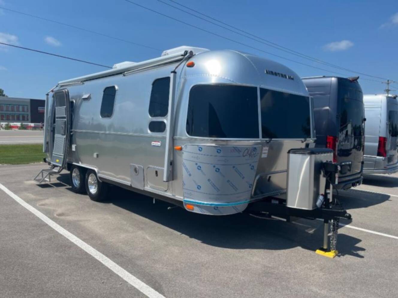 A photo of this 2027 Airstream International 25FB Twin