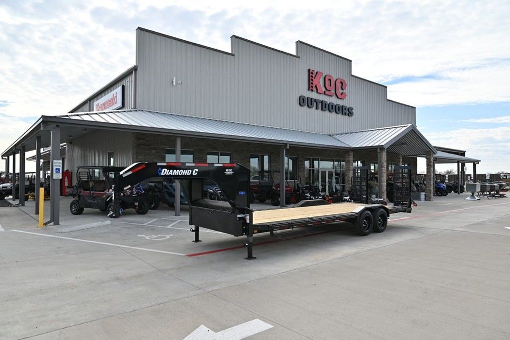 2026 Diamond C LPX 207 GN 24' X 82" W/ Extra Wide Flip Knee Ramps in Caldwell, TX