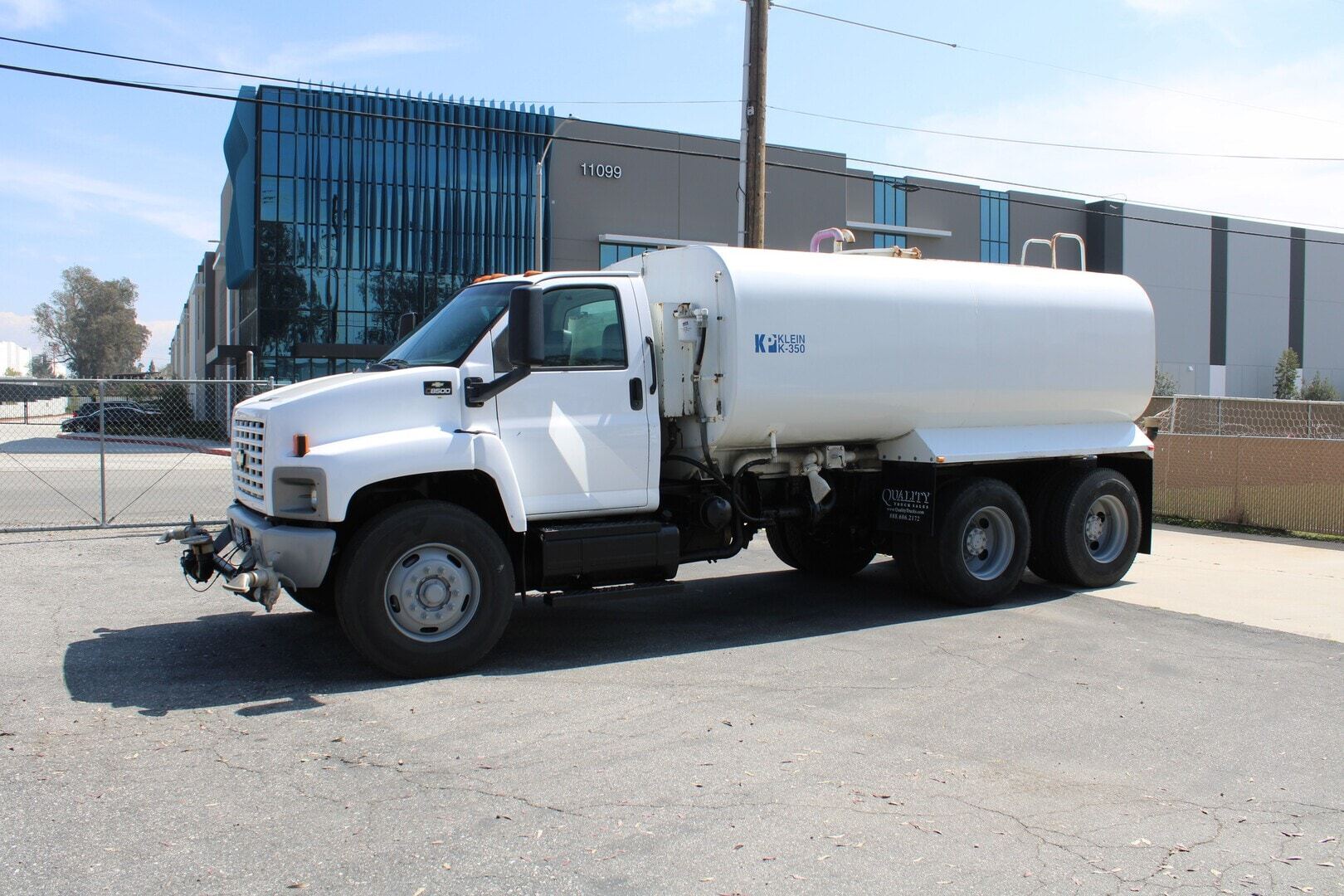 2003 Chevrolet C8500 Stainless Steel 3500 Gal Klein Water Tank Truck in Fontana, CA