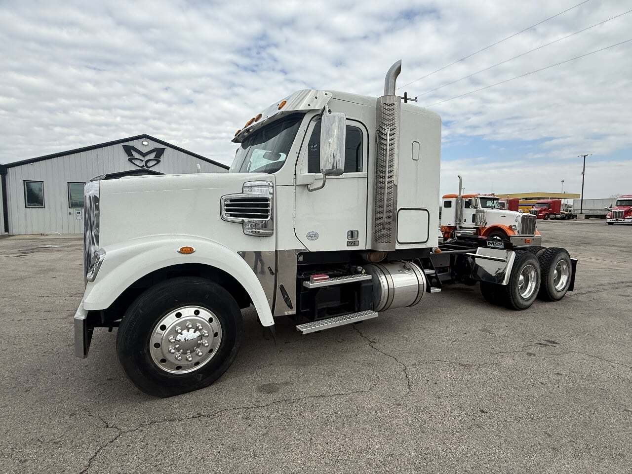 2015 FREIGHTLINER CORONADO in Dallas, TX