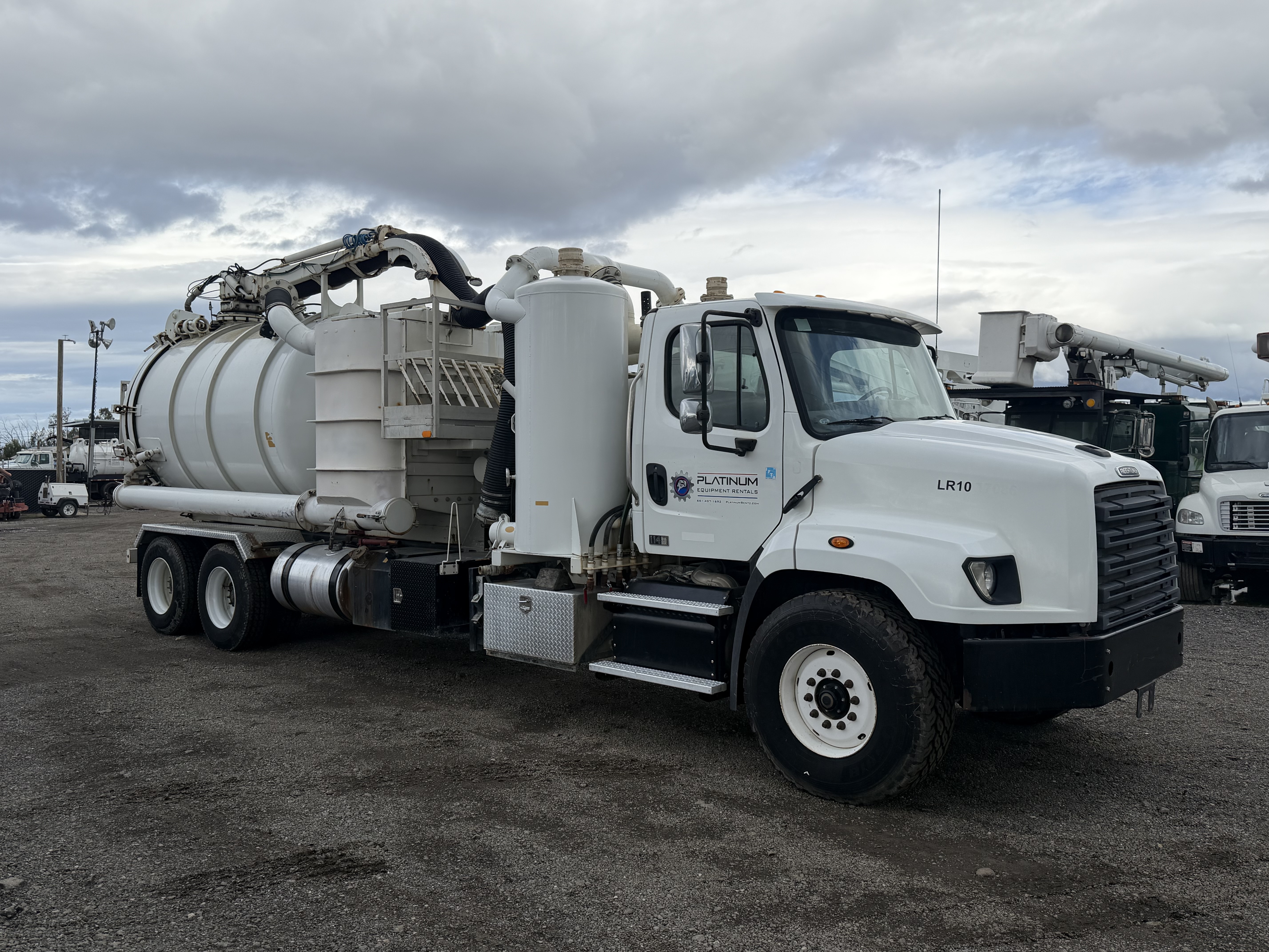 2016 FREIGHTLINER 114sd in Bakersfield, CA