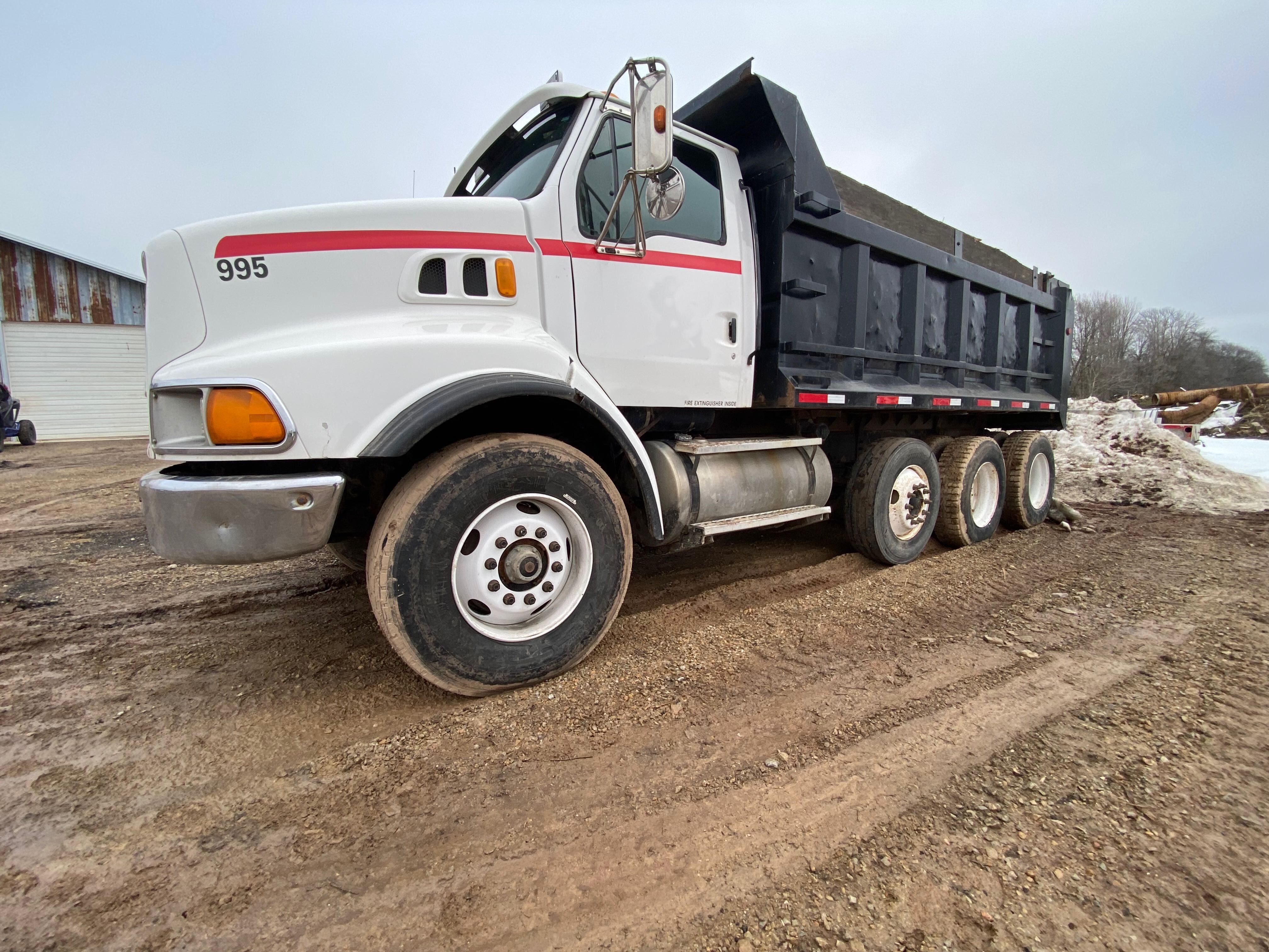 1999 STERLING Tri-axle in Winneconne, WI
